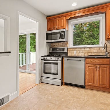 Property photo 3 of 314 Colonial Dr