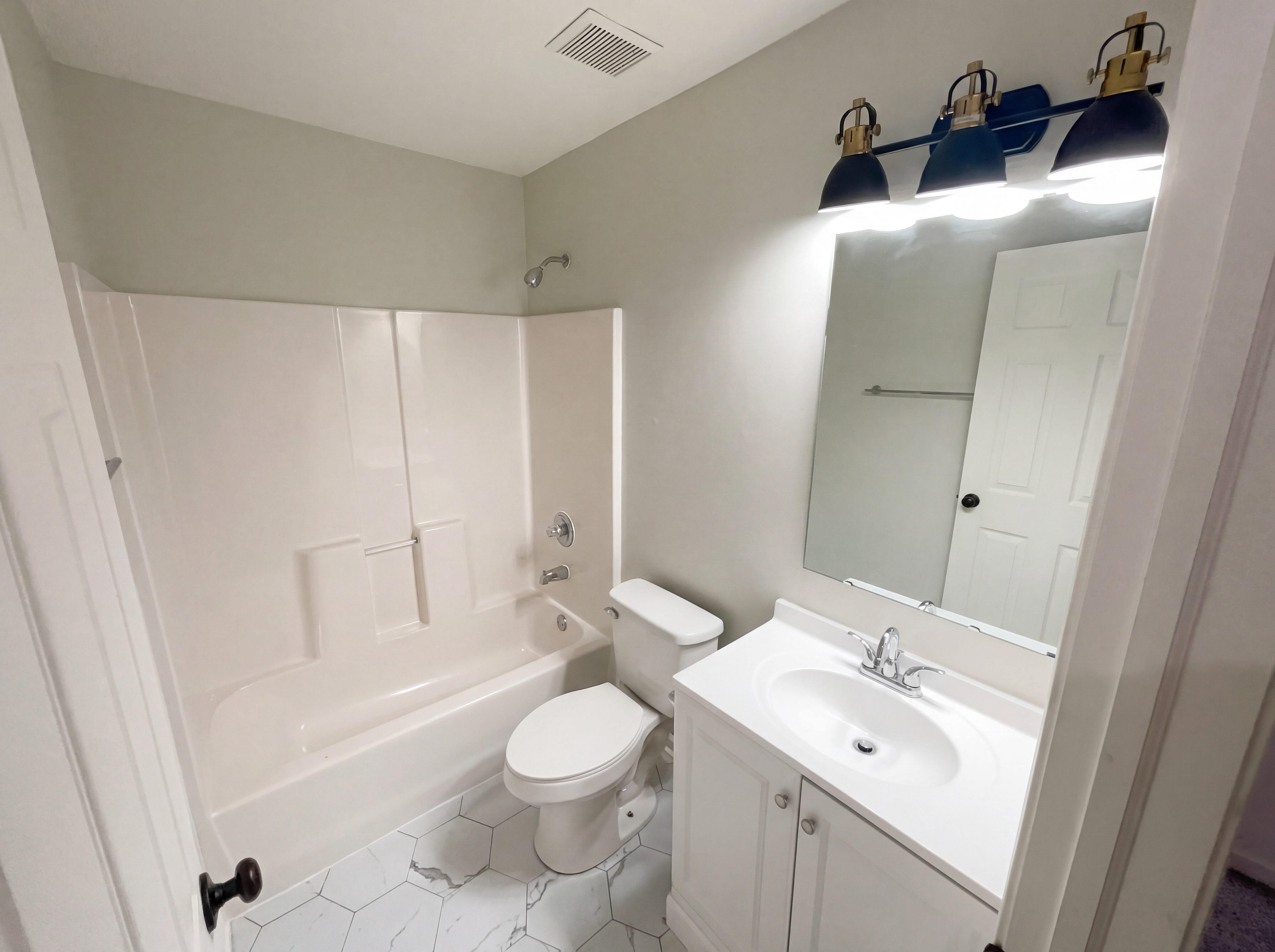 Photo 13 of 24 of 3211 Waterloo Cir, Indianapolis, IN