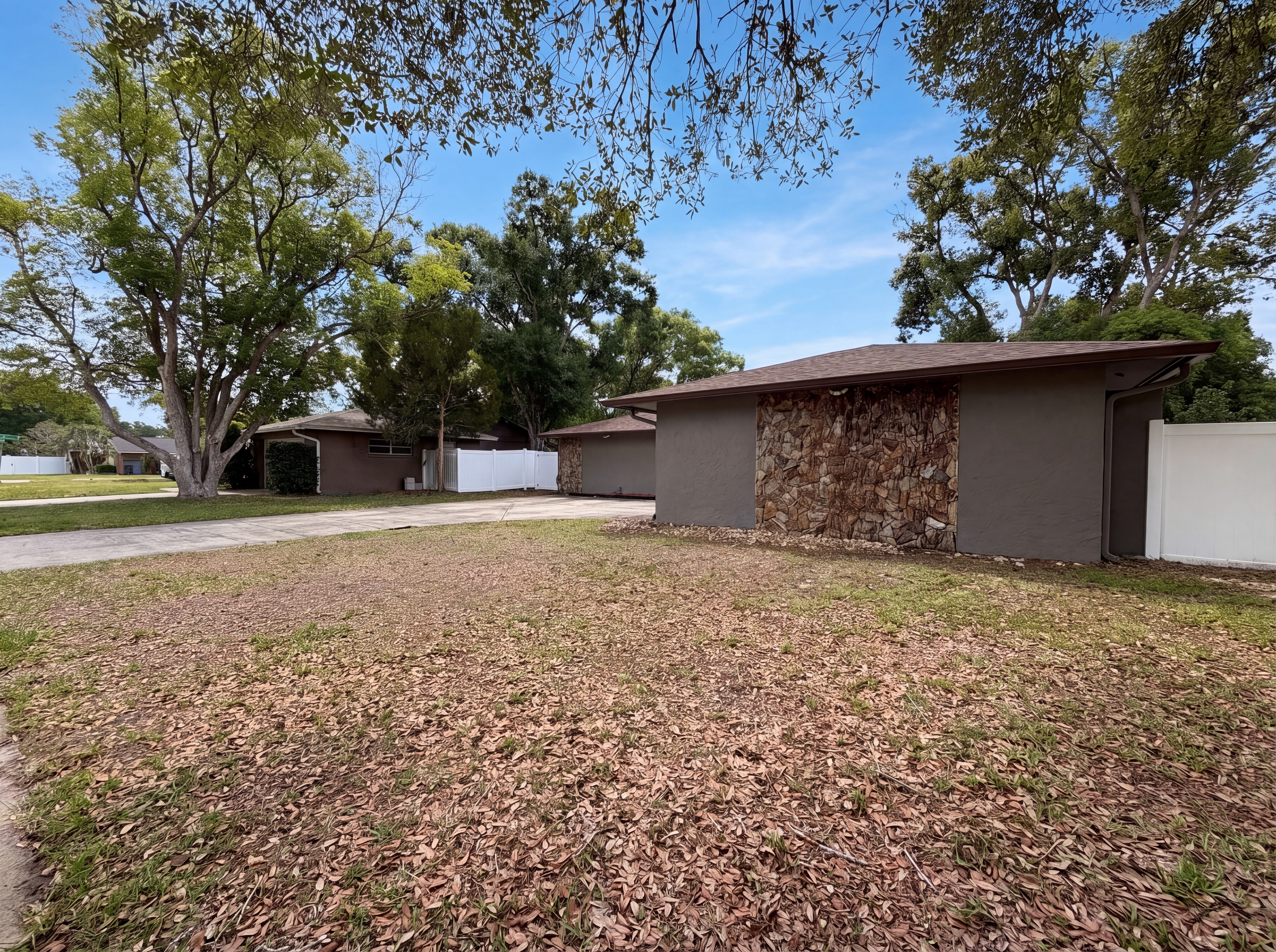 Photo 22 of 23 of 17621 Meadowbridge Dr, Lutz, FL