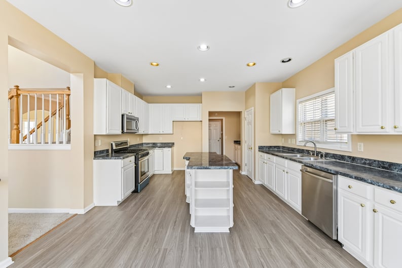 Property photo 2 of 731 Goldenrod Way