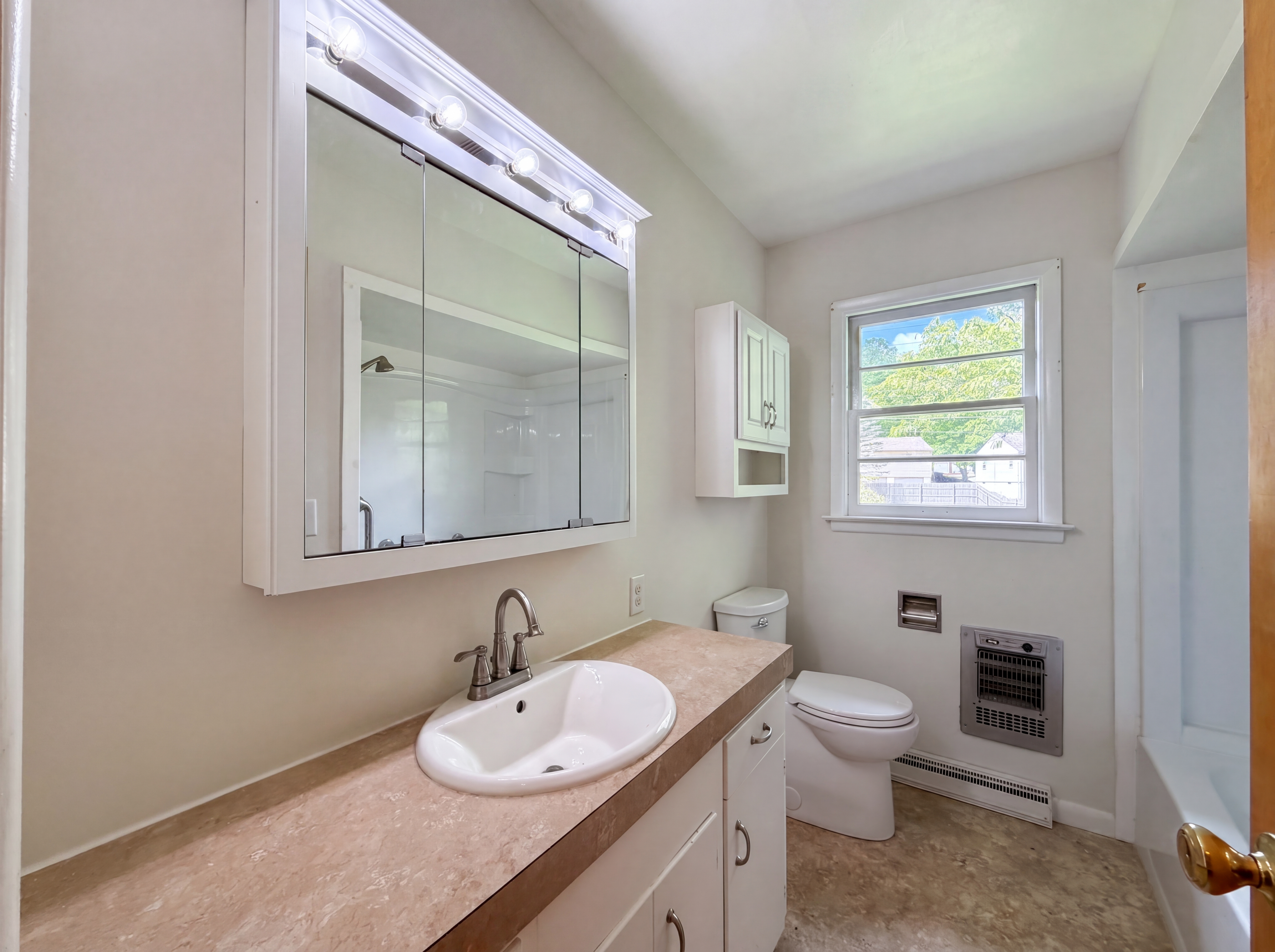 Photo 12 of 32 of 325 Kanawha Rd, Lancaster, OH