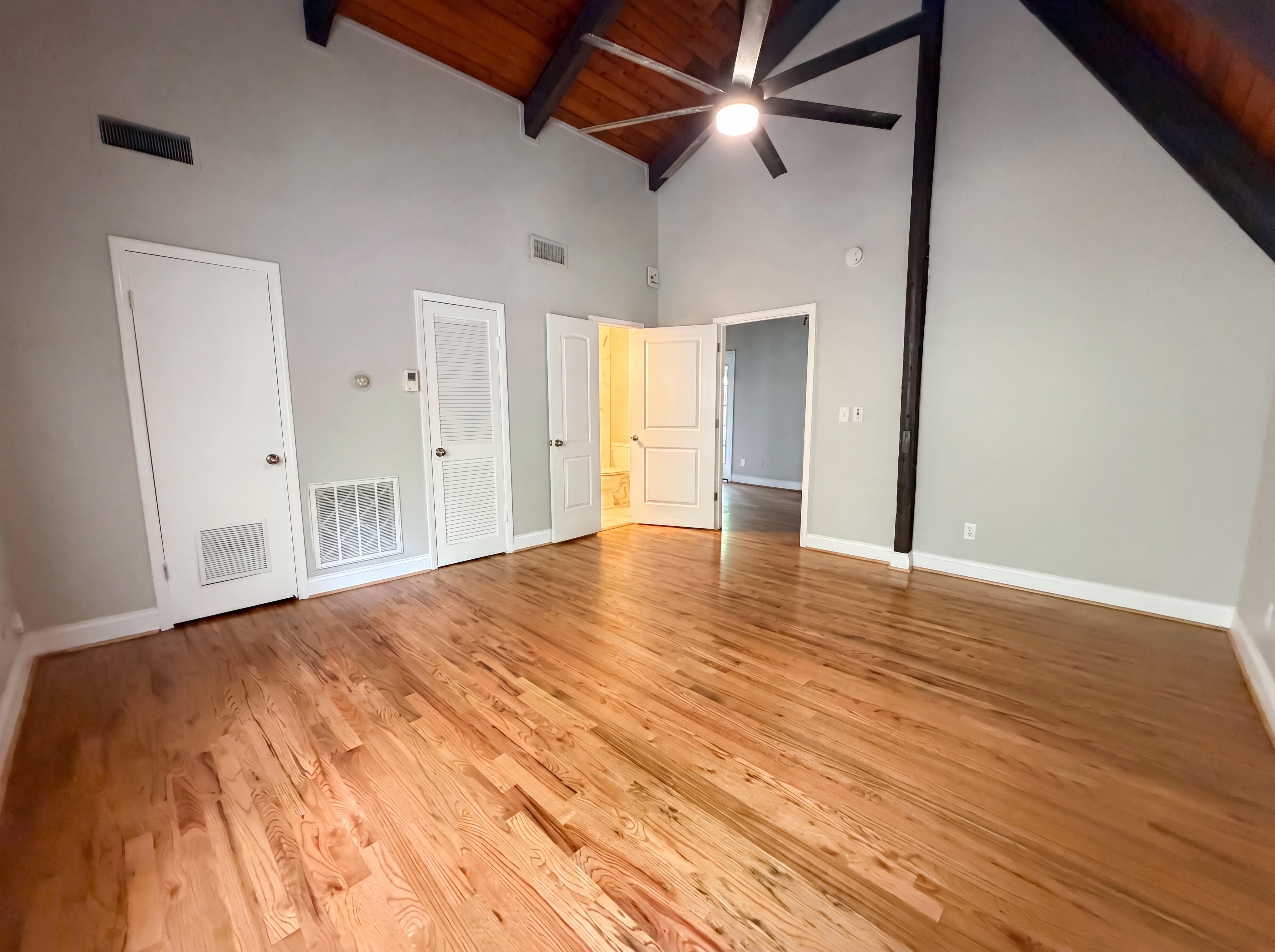 Photo 11 of 27 of 2801 Shades Crest Rd, Vestavia Hills, AL