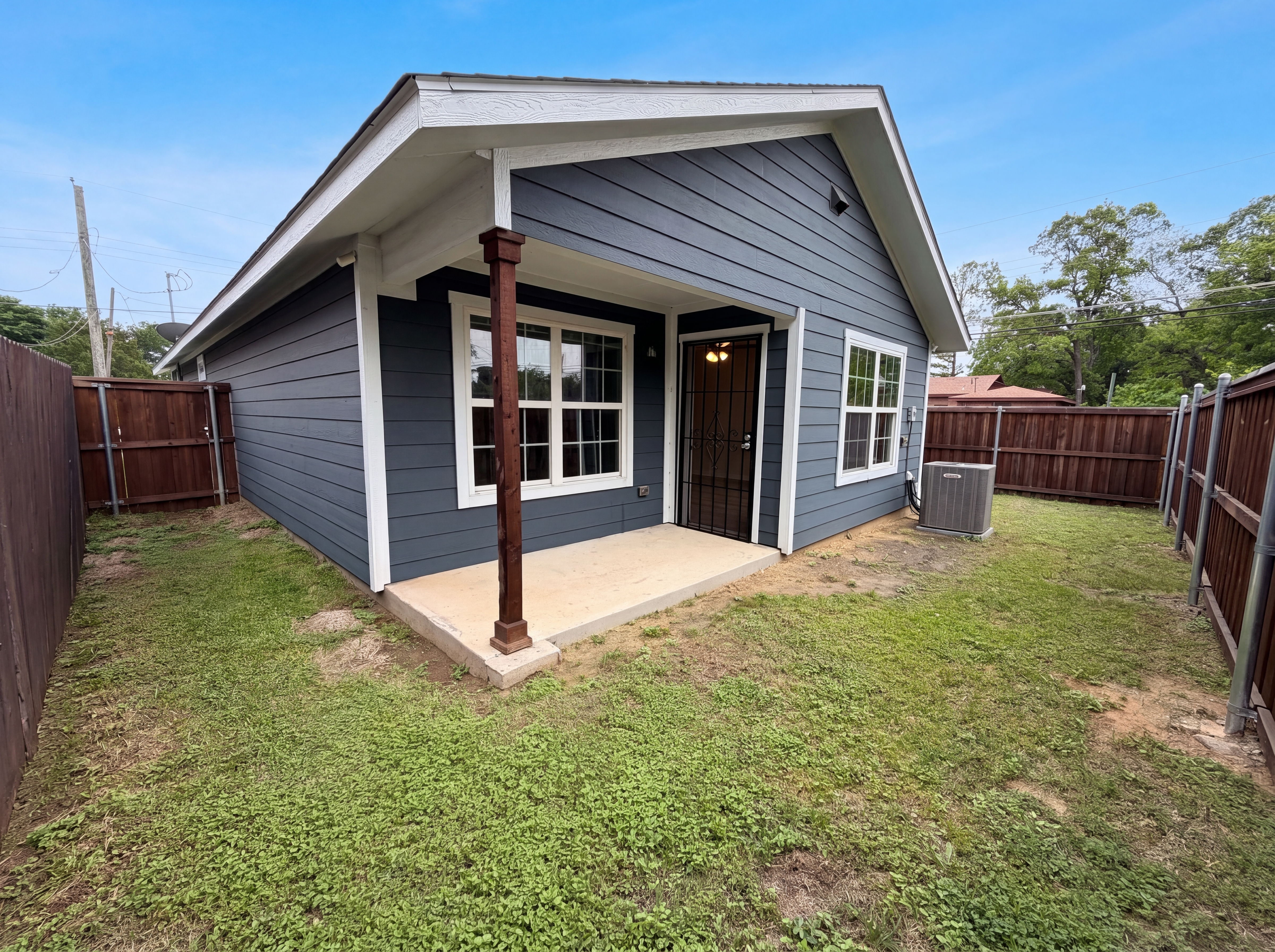 Photo 5 of 16 of 1739 McBroom St, Dallas, TX