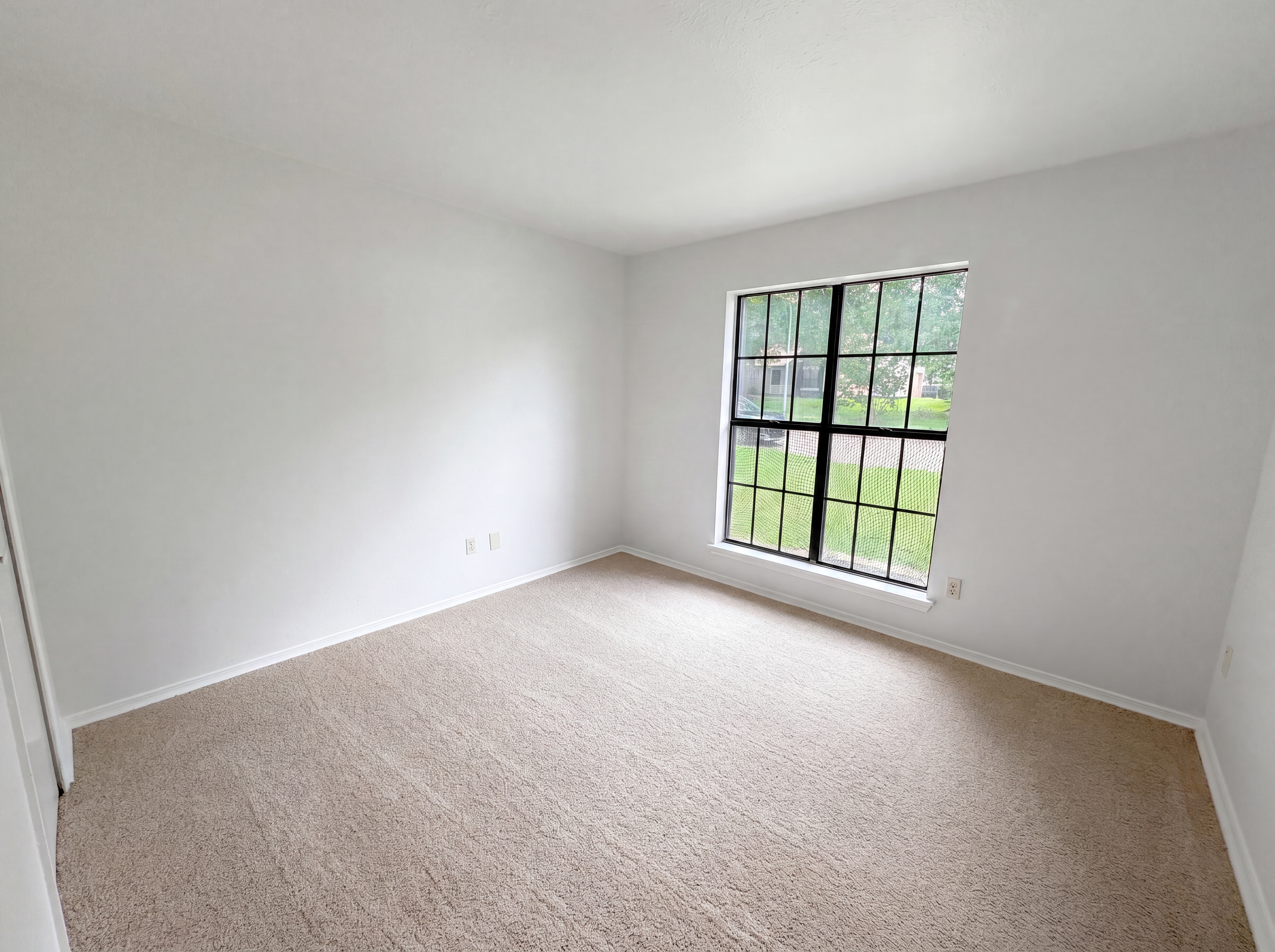 Photo 10 of 16 of 1319 Oak Run Dr, Duncanville, TX