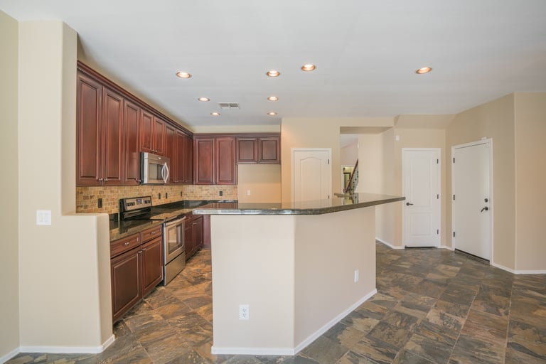 Photo 7 of 31 - 18563 W Fairway Dr, Surprise, AZ 85374