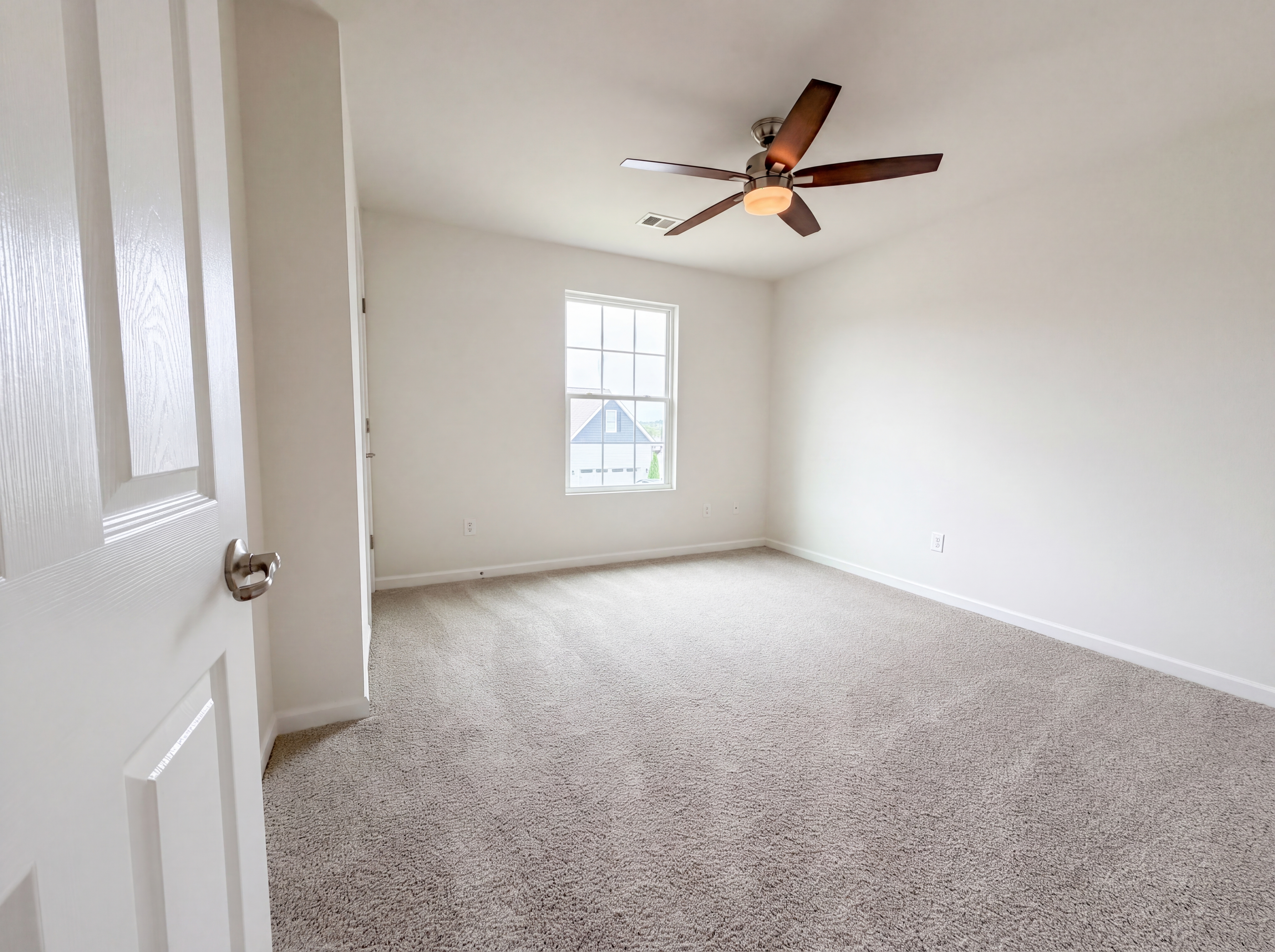 Photo 11 of 18 of 729 Maylene Dr, Madison, TN