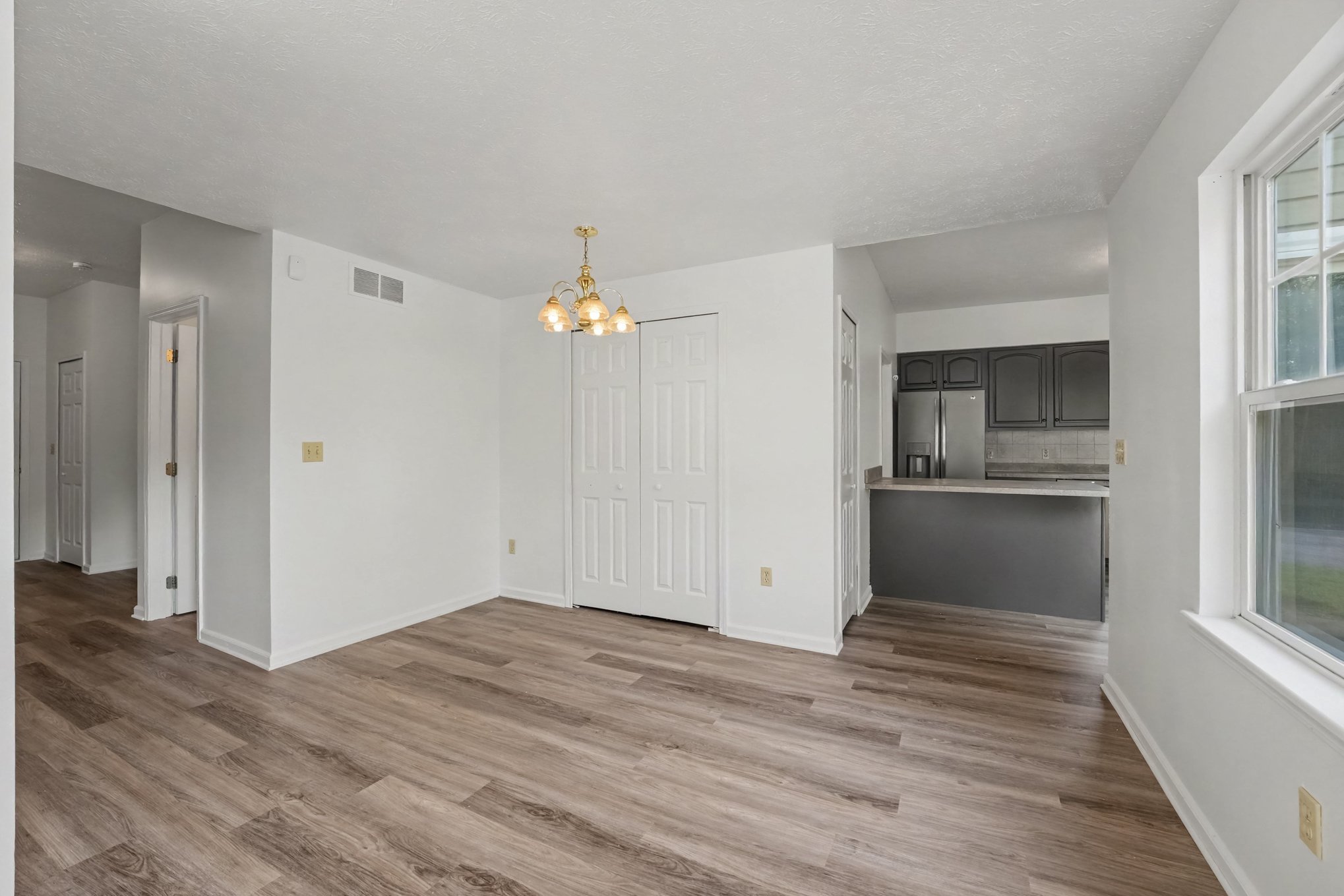Photo 6 of 18 of 4982 Penny Ln, North Olmsted, OH