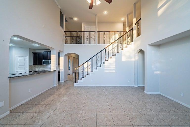 Photo 14 of 34 - 2208 Hannah Creek Ct, Houston, TX 77089