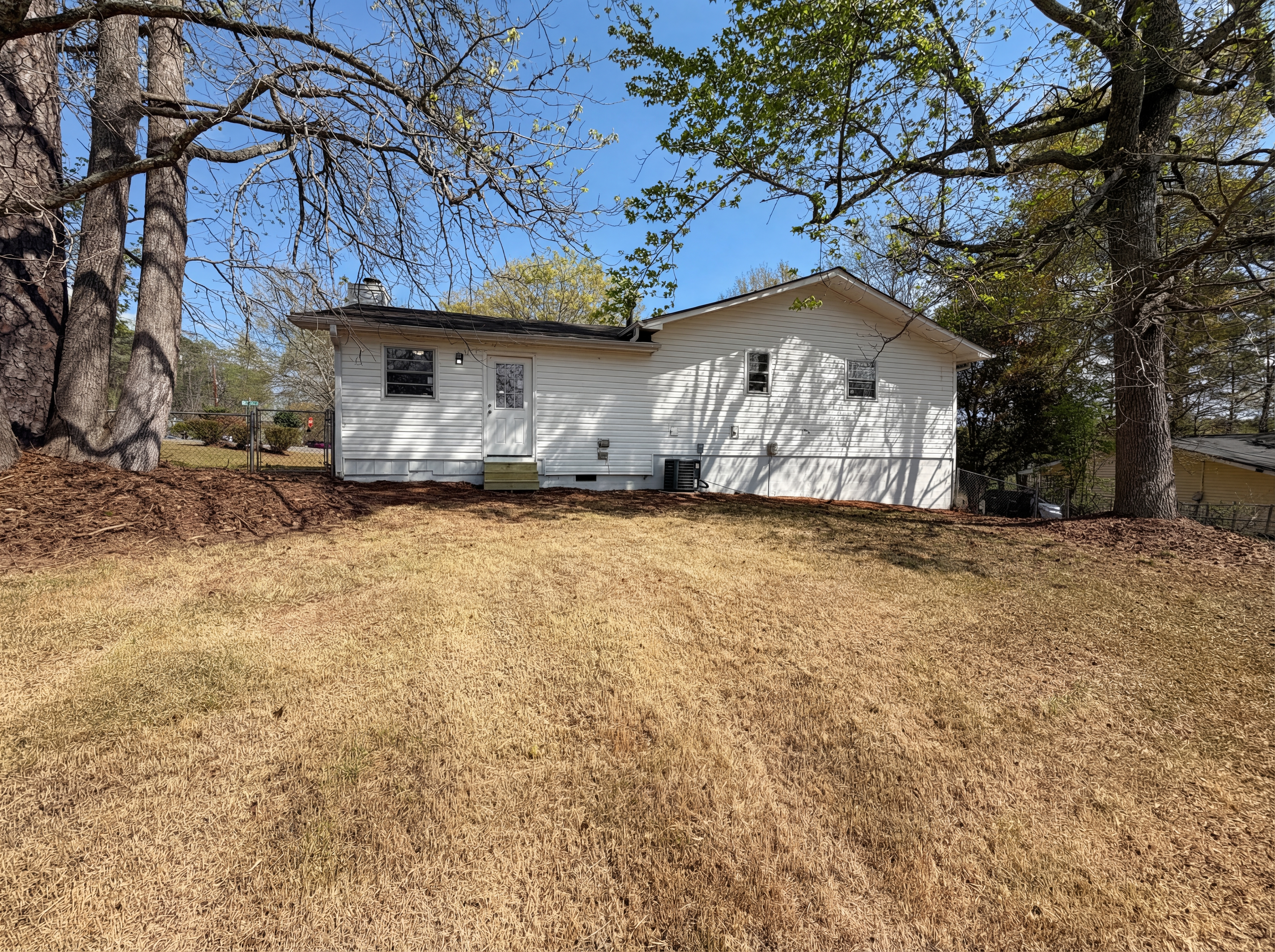 Photo 5 of 19 of 2405 Eric Ln, Douglasville, GA