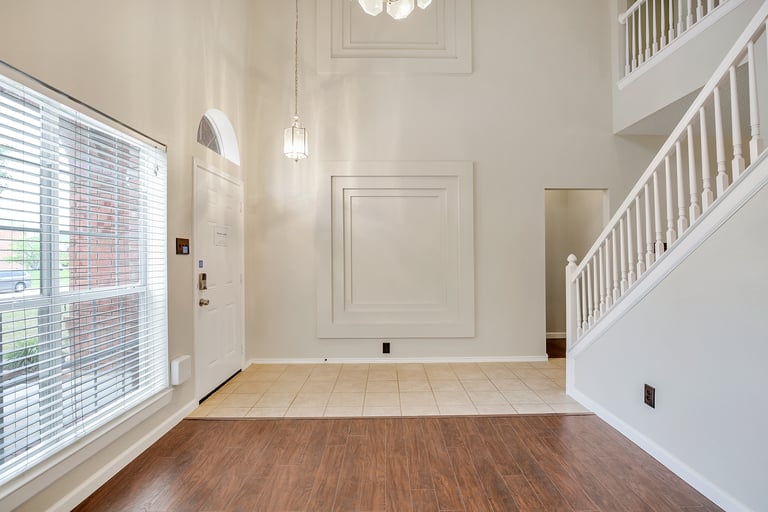 Photo 7 of 26 - 5716 Wimbledon Cir, Haltom City, TX 76137