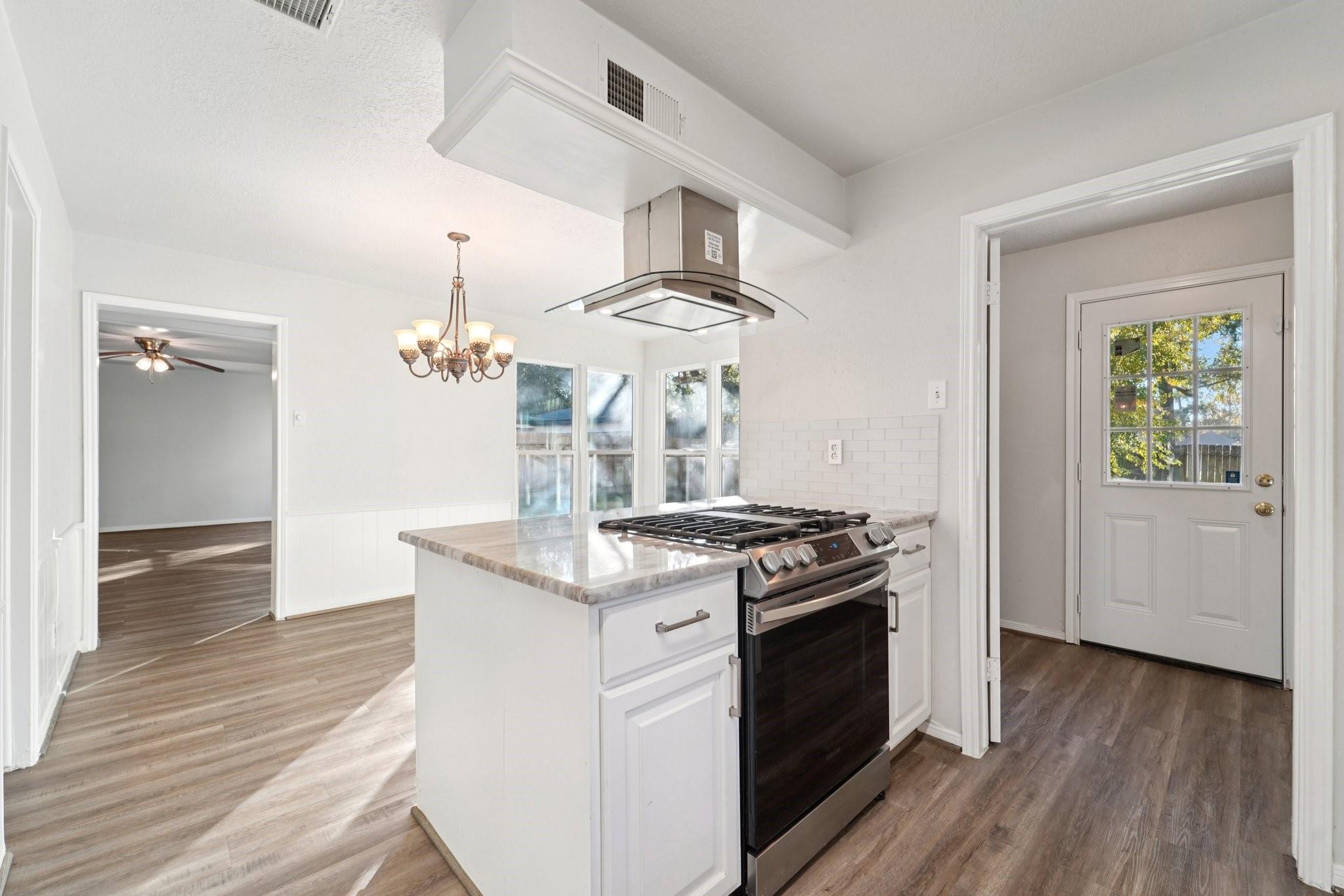 Photo 11 of 37 of 515 Rosewood Dr, Shenandoah, TX