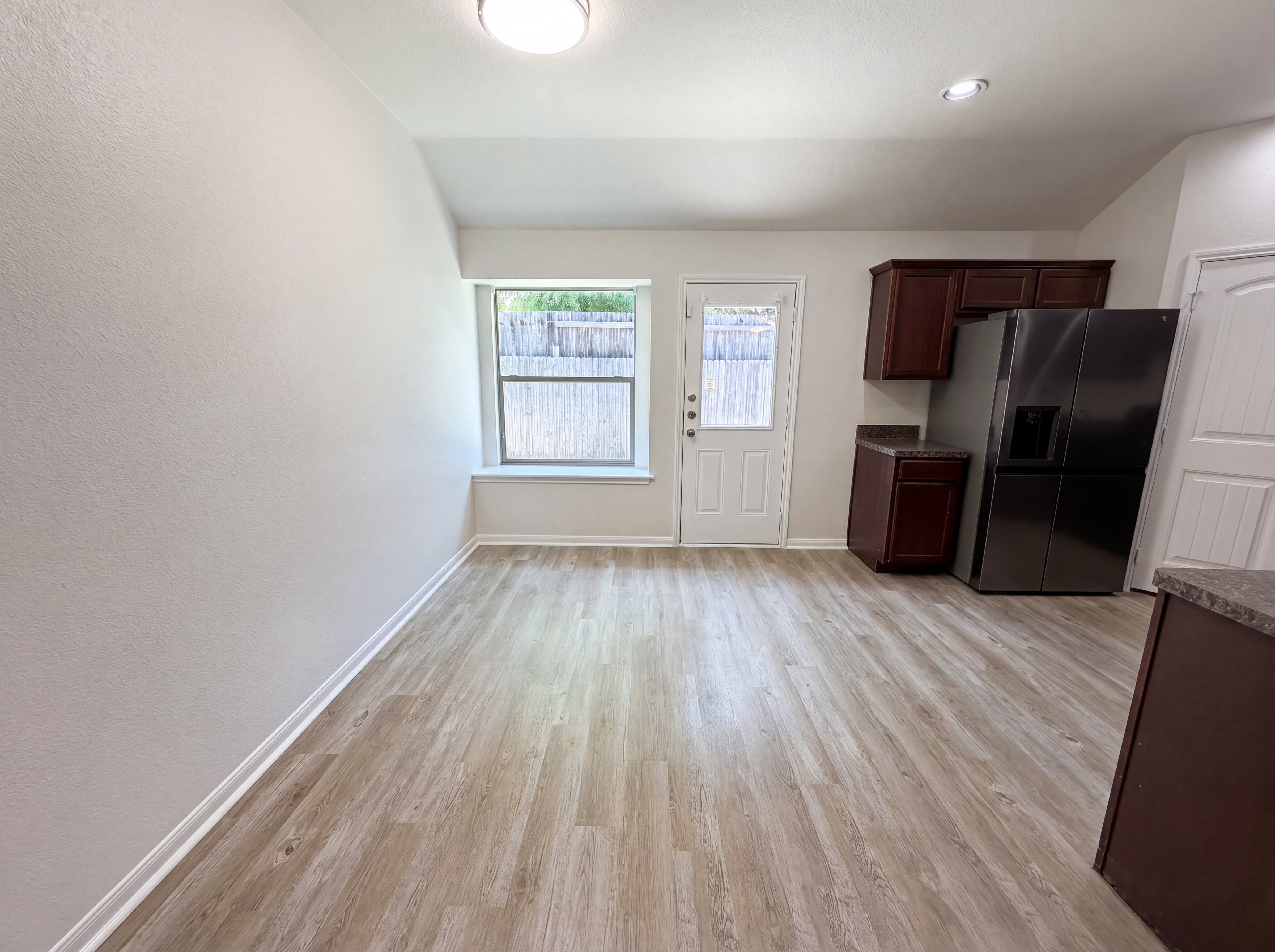 Photo 7 of 18 of 2824 Saint Bernard Dr, Dallas, TX