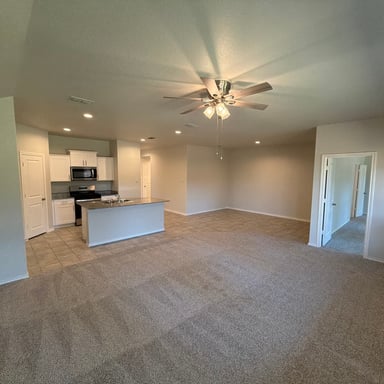 Property photo 3 of 517 Bronze Cir W
