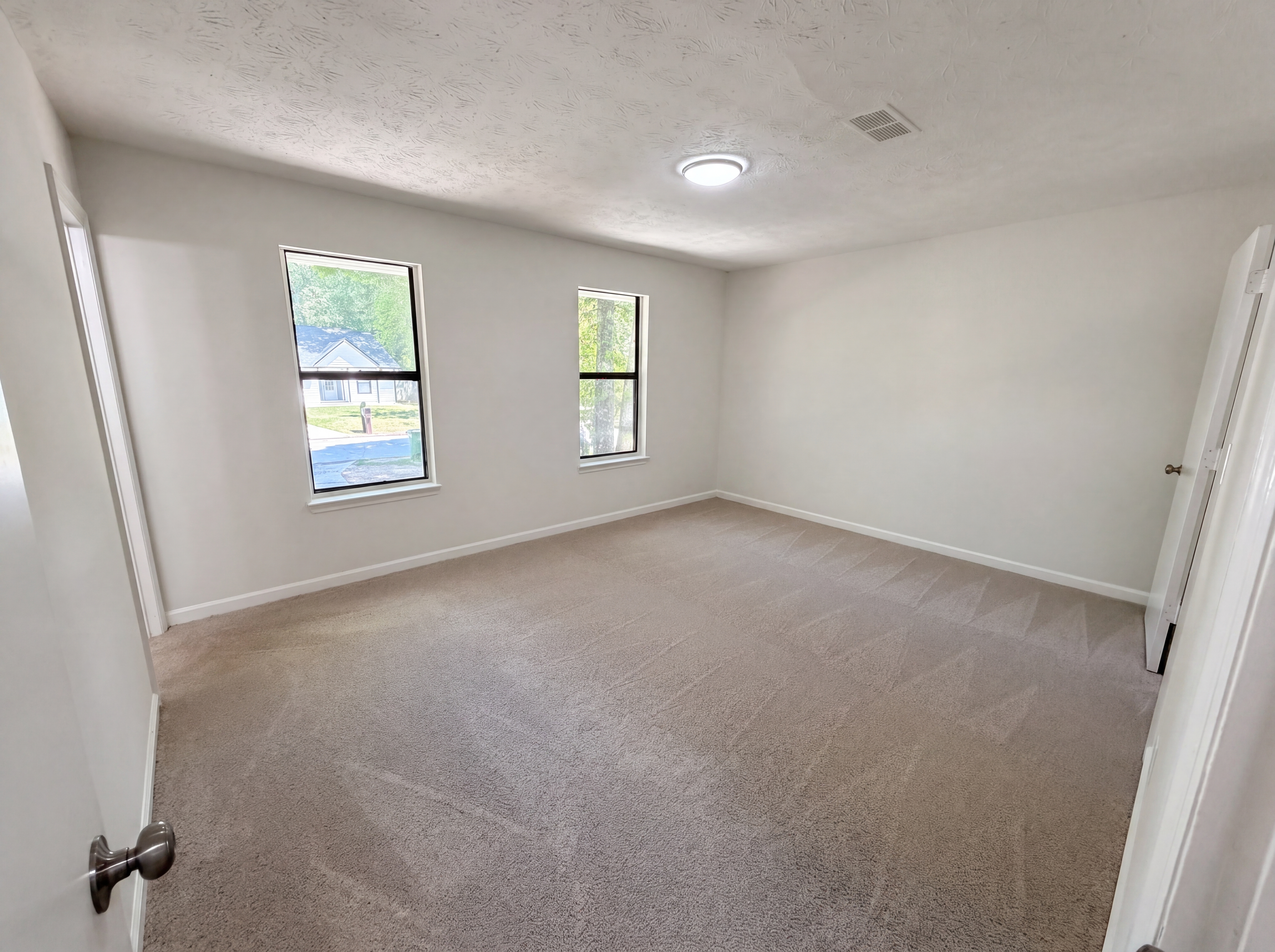 Photo 11 of 20 of 817 Greenhedge Way, Stone Mountain, GA