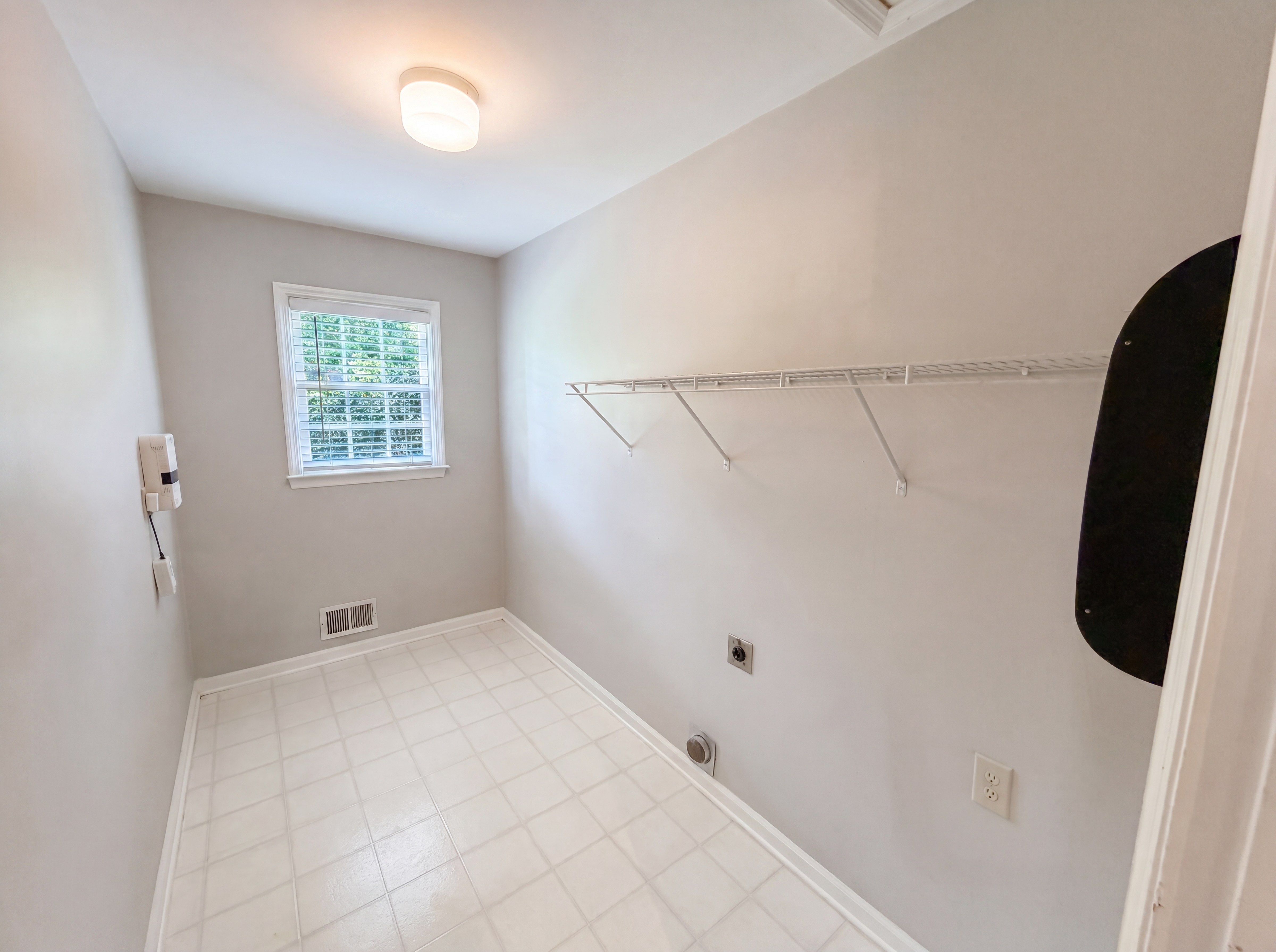 Photo 17 of 23 of 3514 Nettle Ln NE, Roswell, GA