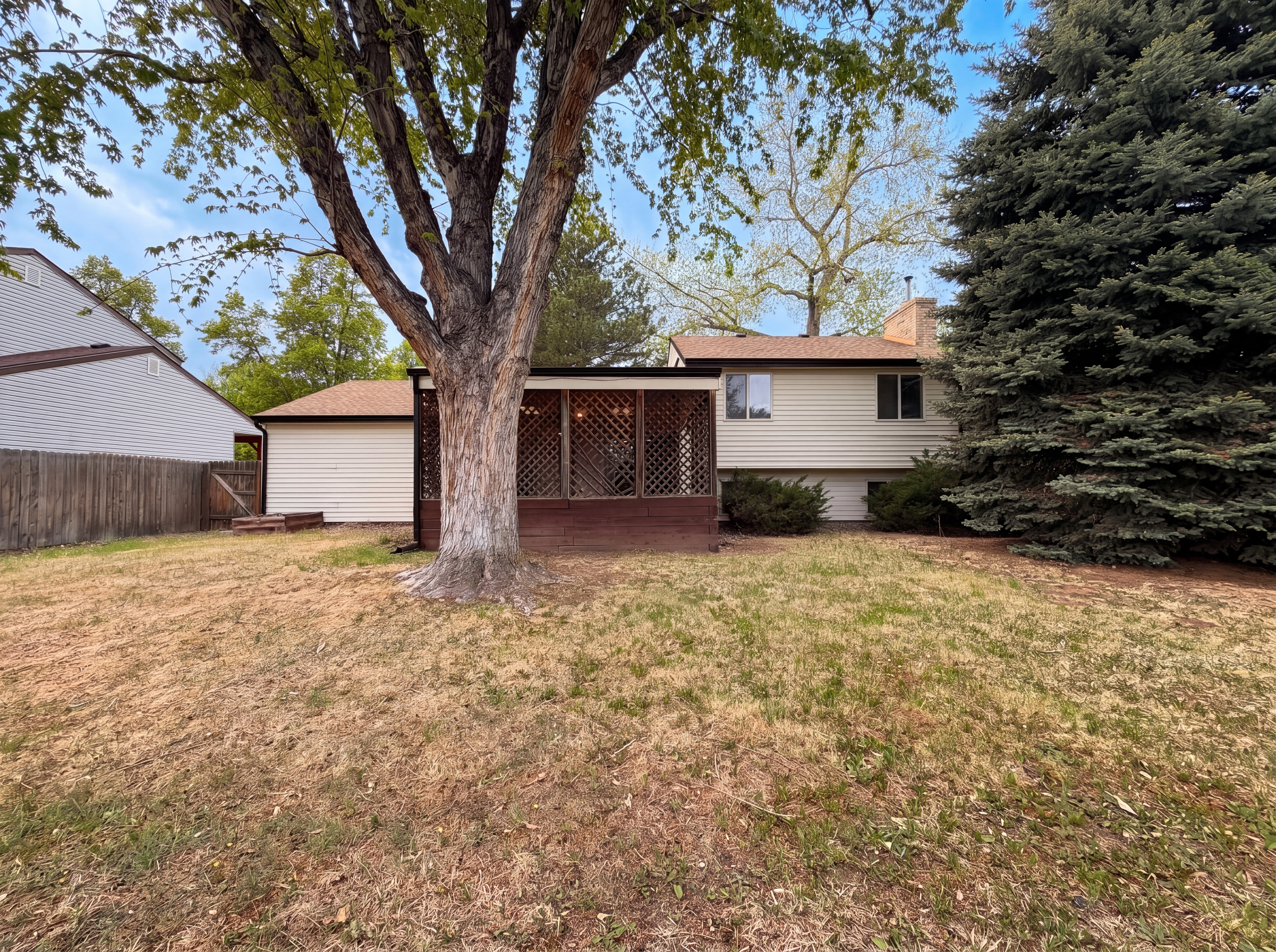 Photo 5 of 42 of 2114 S Eagle Ct, Aurora, CO