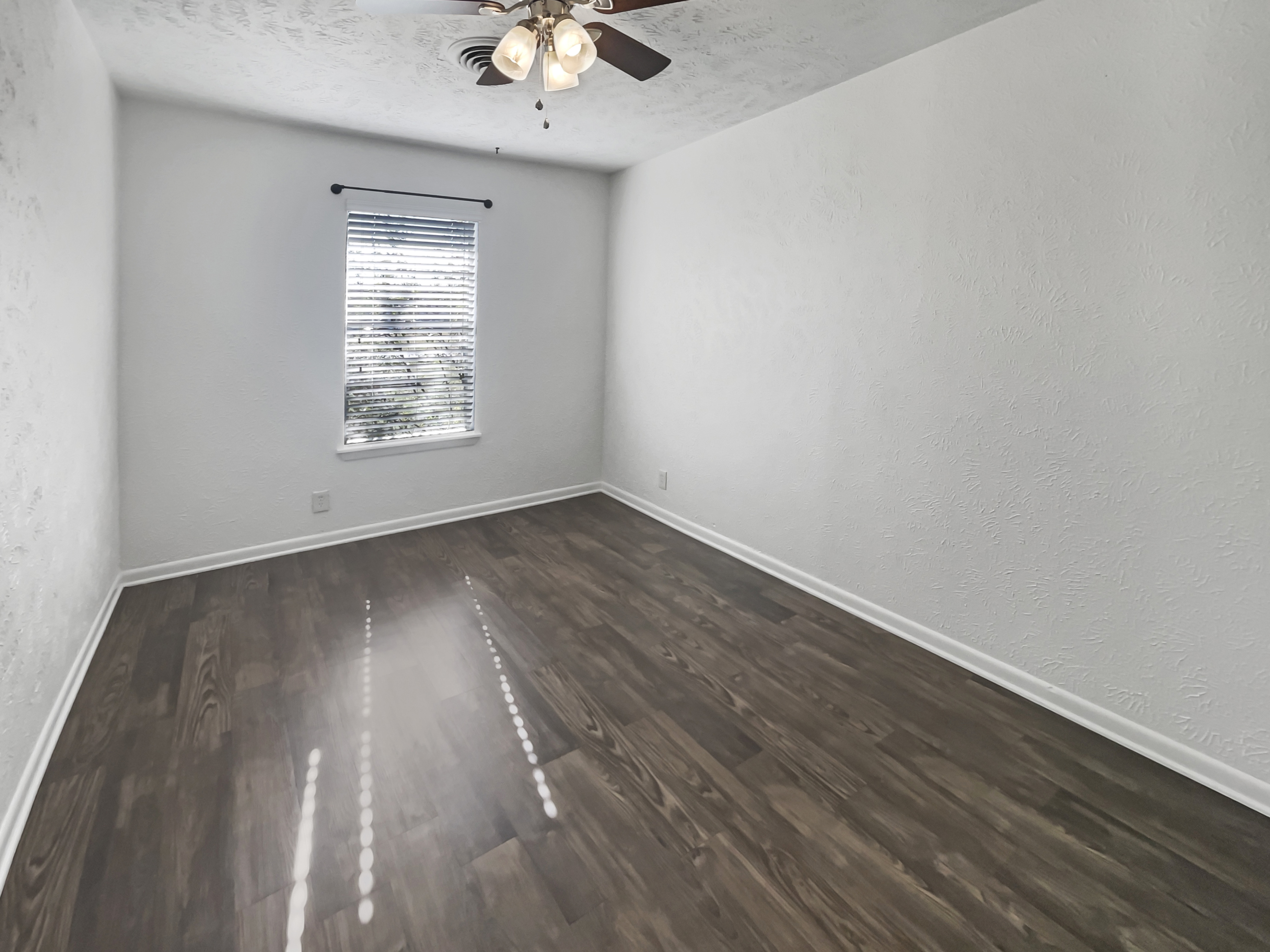 Photo 13 of 18 of 1105 E 17th St, Georgetown, TX