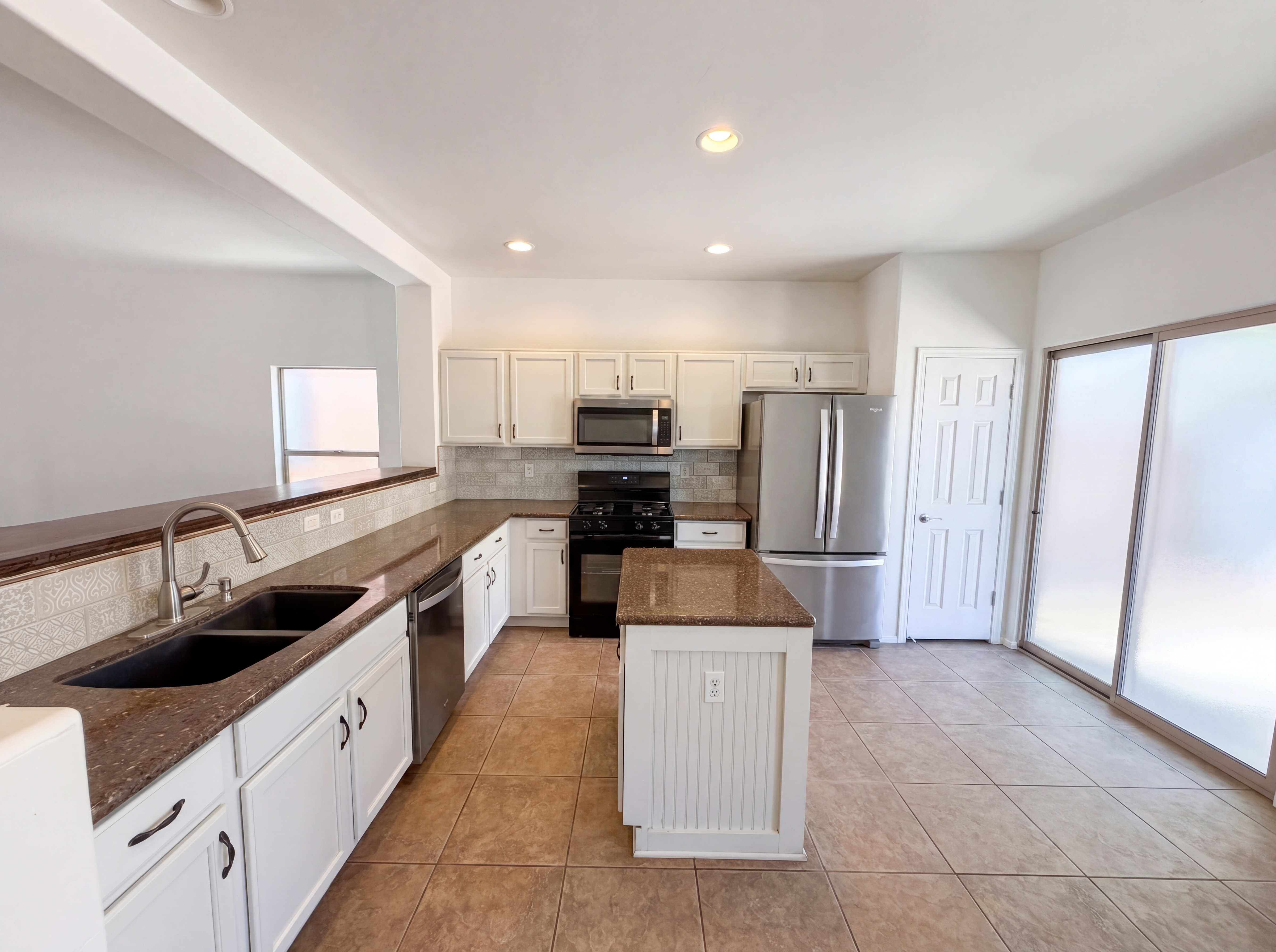 Photo 2 of 19 of 880 W Calle Valenciana, Sahuarita, AZ