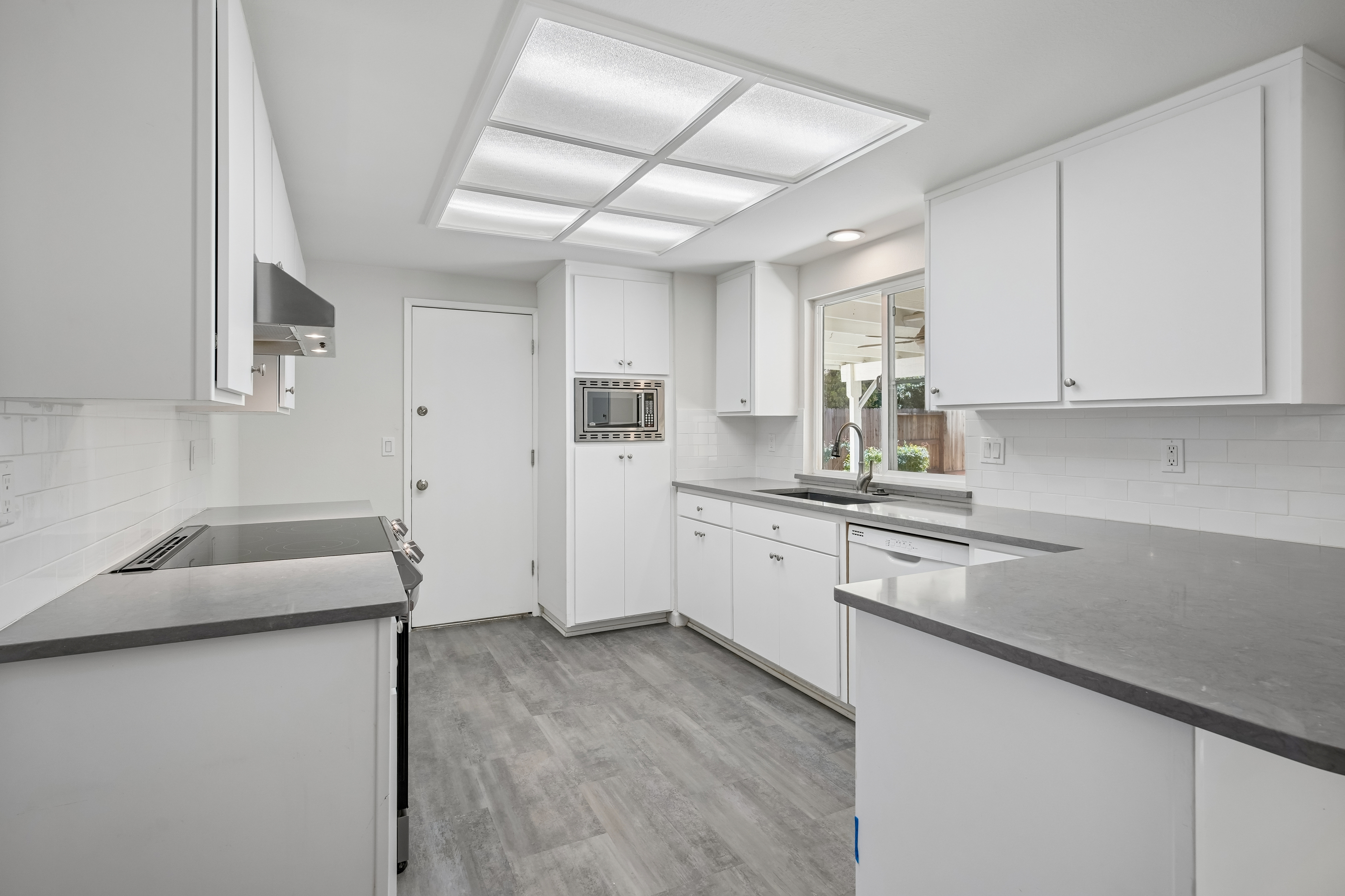 Photo 7 of 31 of 2100 Sandpoint Dr, Modesto, CA
