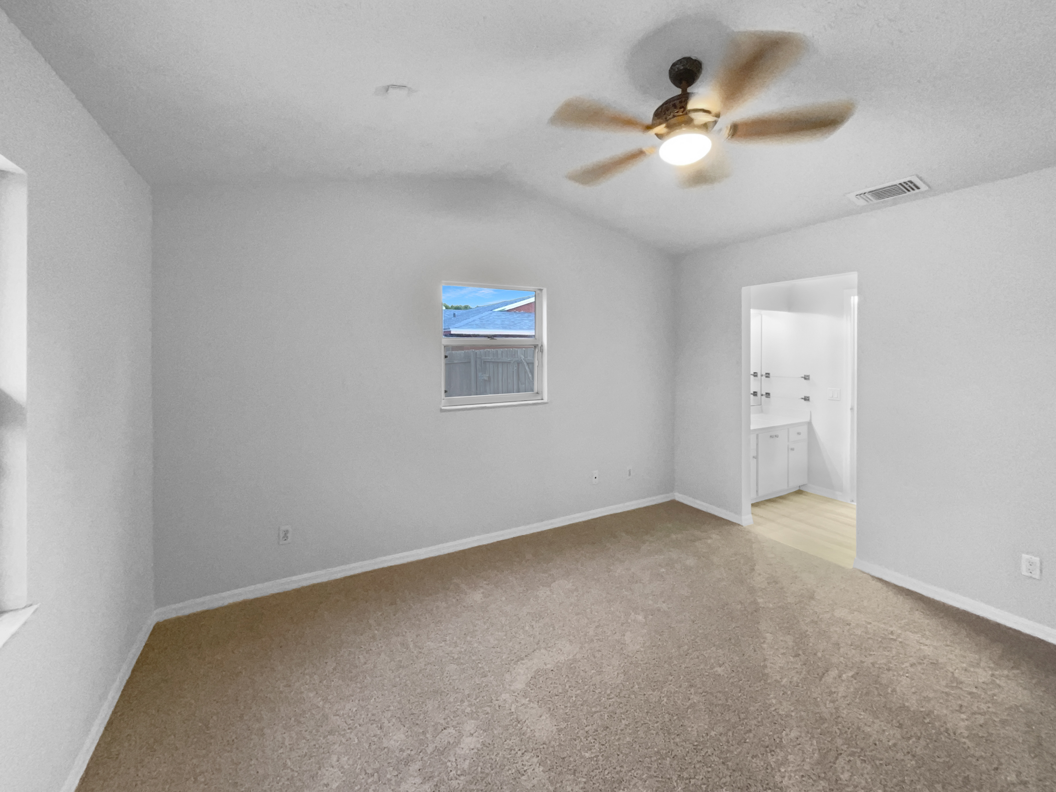 Photo 4 of 28 of 5409 Hickory Dr, Fort Pierce, FL