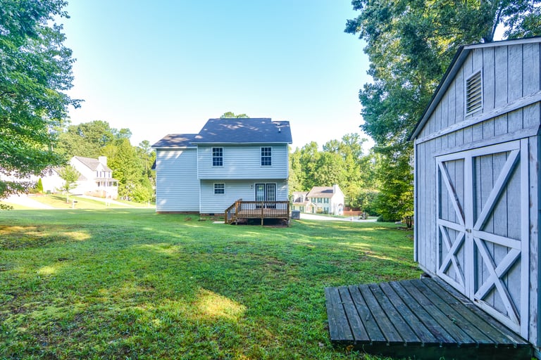 Photo 3 of 16 - 100 Spring Peak Ct, Holly Springs, NC 27540