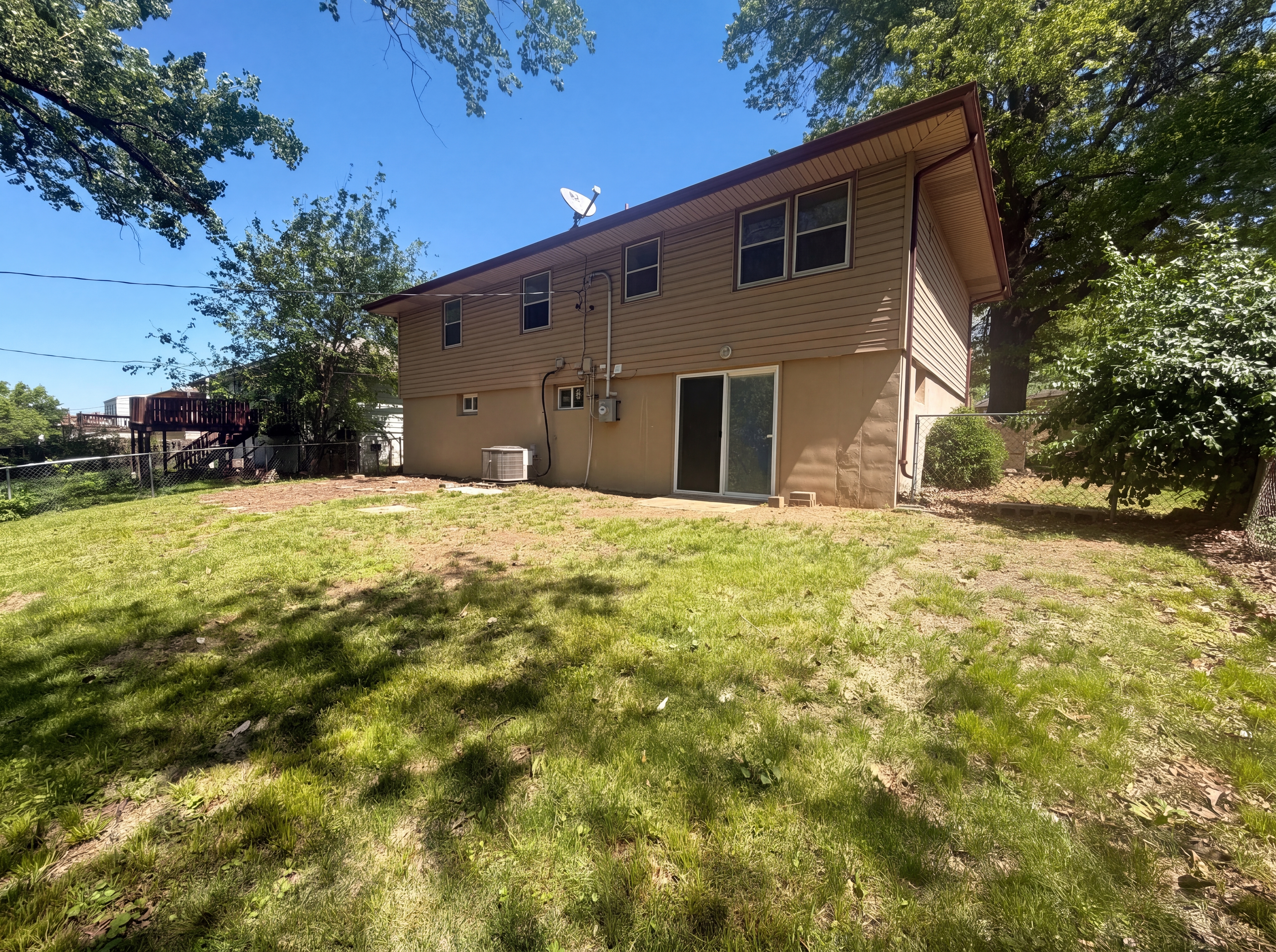 Photo 5 of 18 of 9716 Hardesty Ave, Kansas City, MO