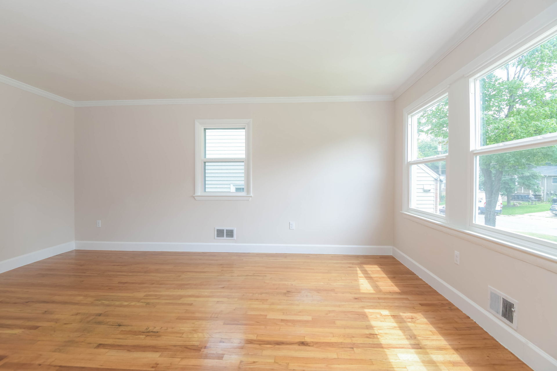 Photo 5 of 22 of 4810 Lexington Ave, Beltsville, MD