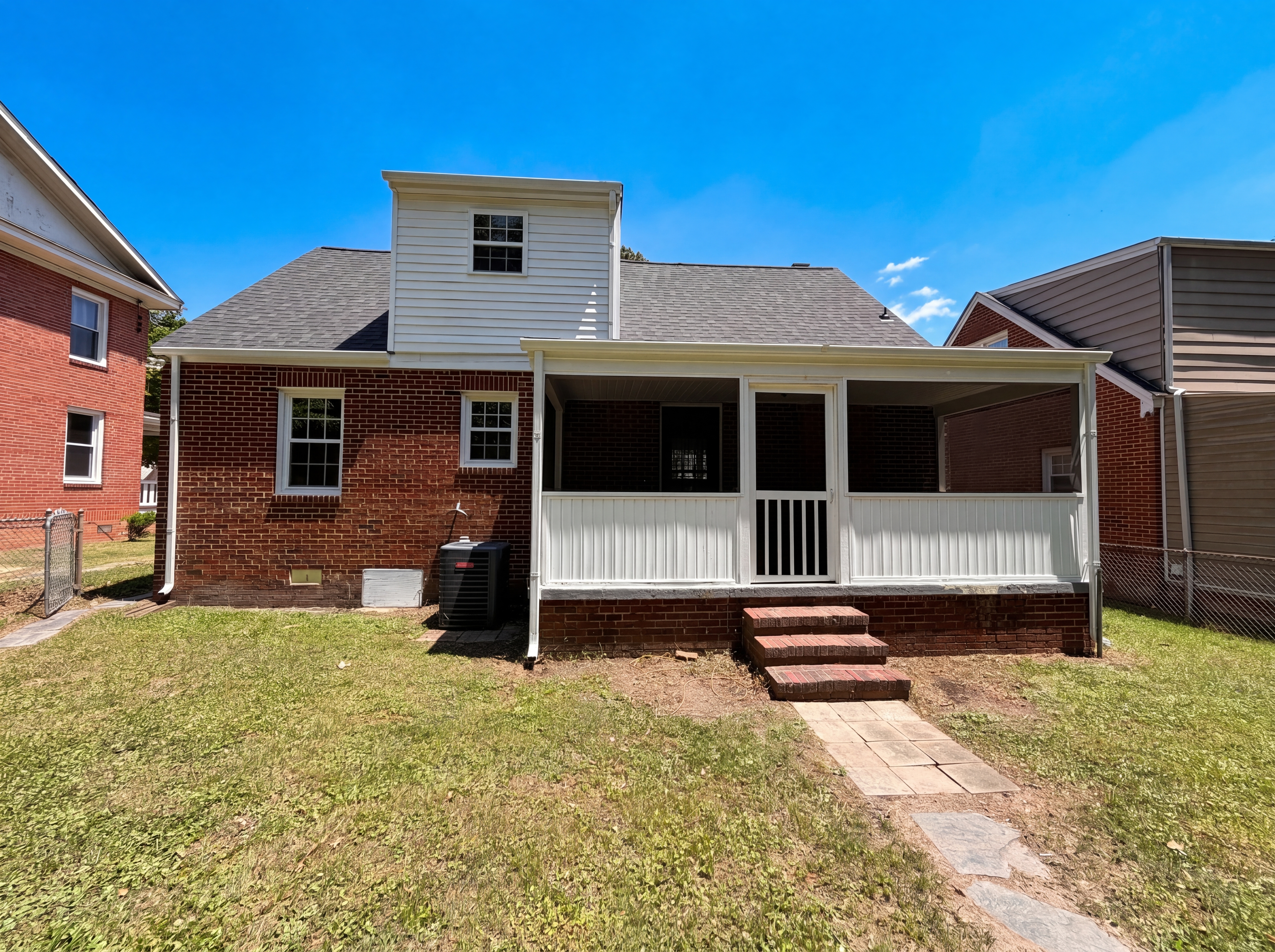 Photo 5 of 18 of 1826 East Blvd, Petersburg, VA