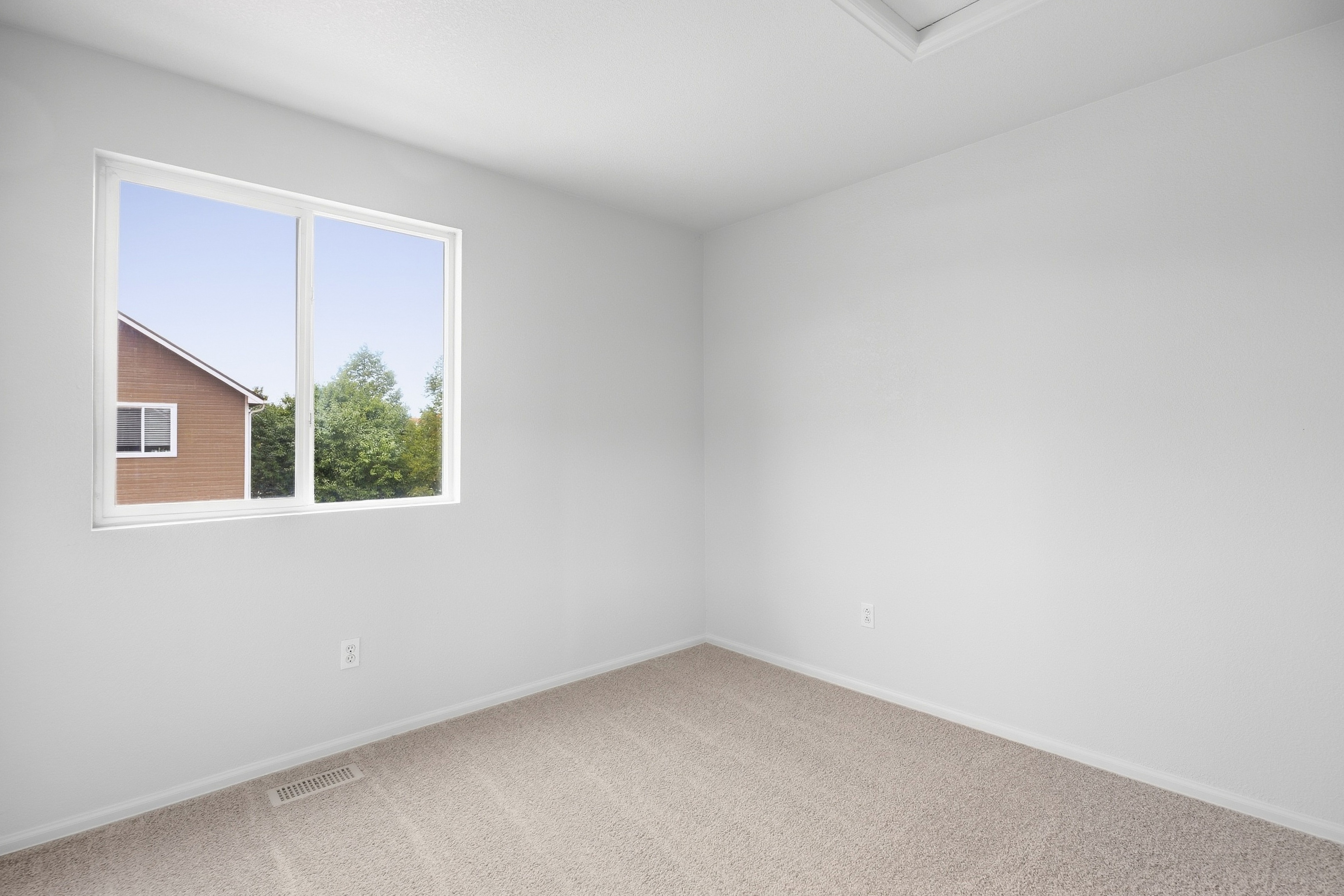 Photo 17 of 26 of 6148 Scottsbluff Dr, Colorado Springs, CO