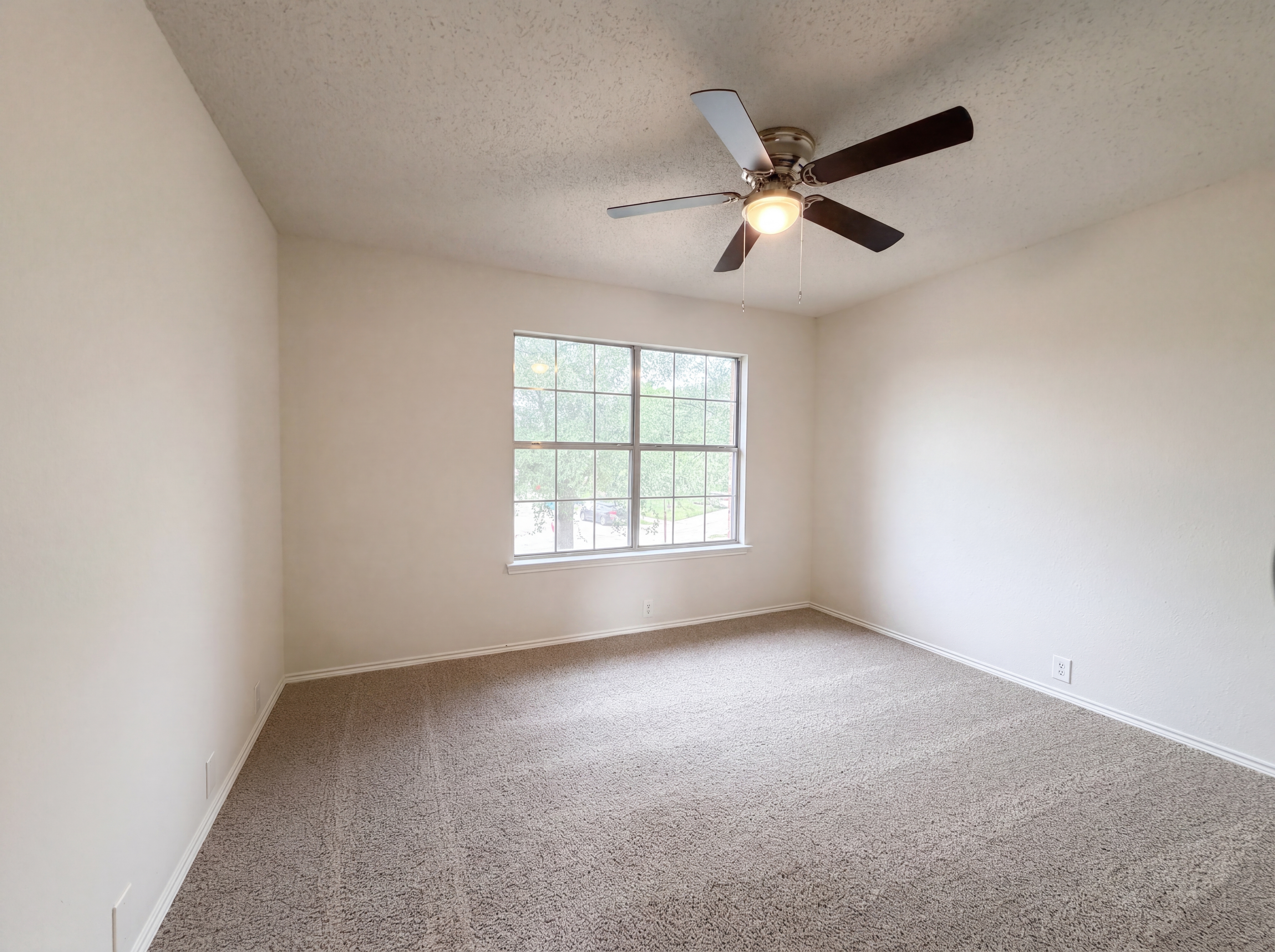 Photo 12 of 19 of 7001 Edmundson Dr, Arlington, TX