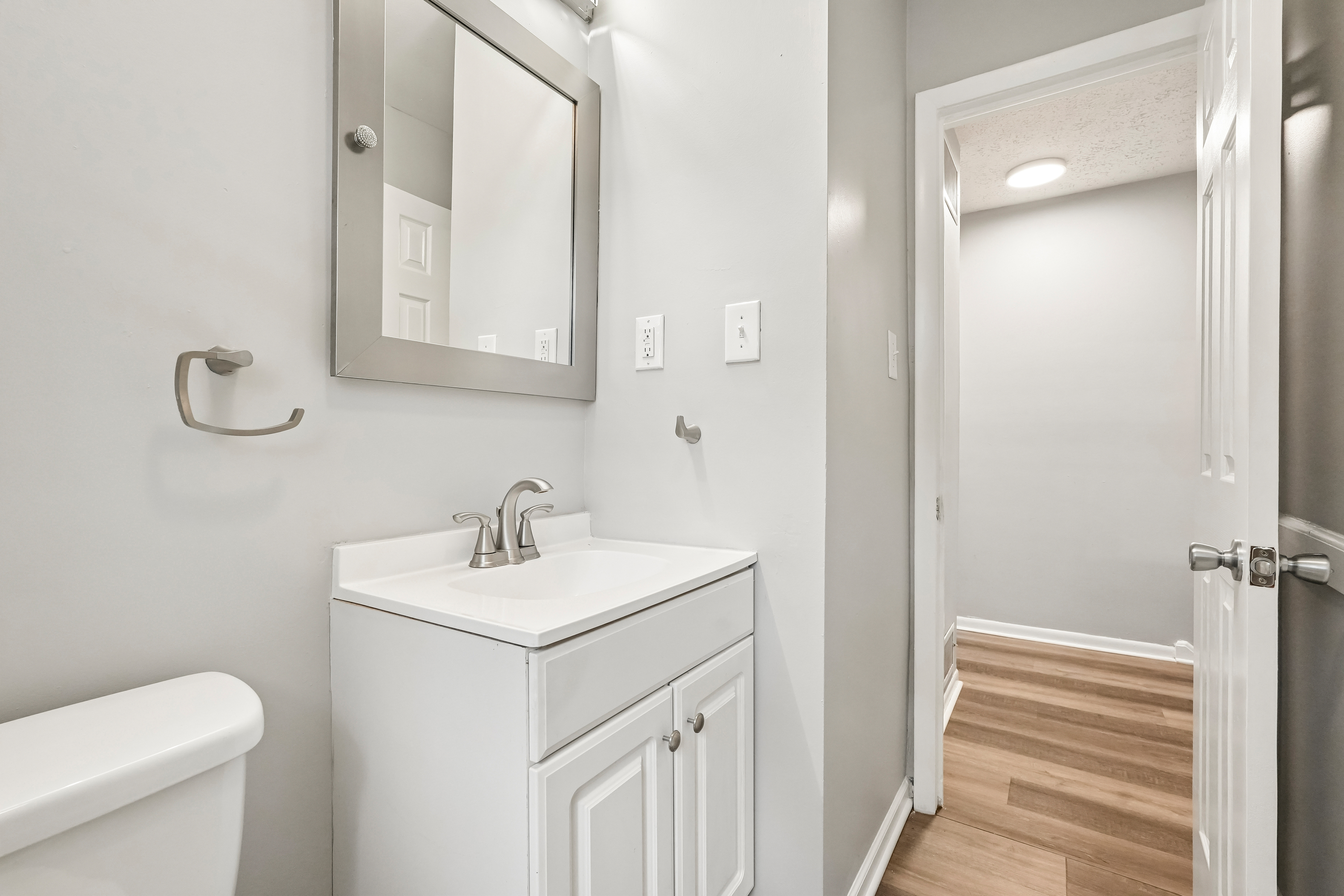 Photo 33 of 49 of 6147 E 40th St, Indianapolis, IN