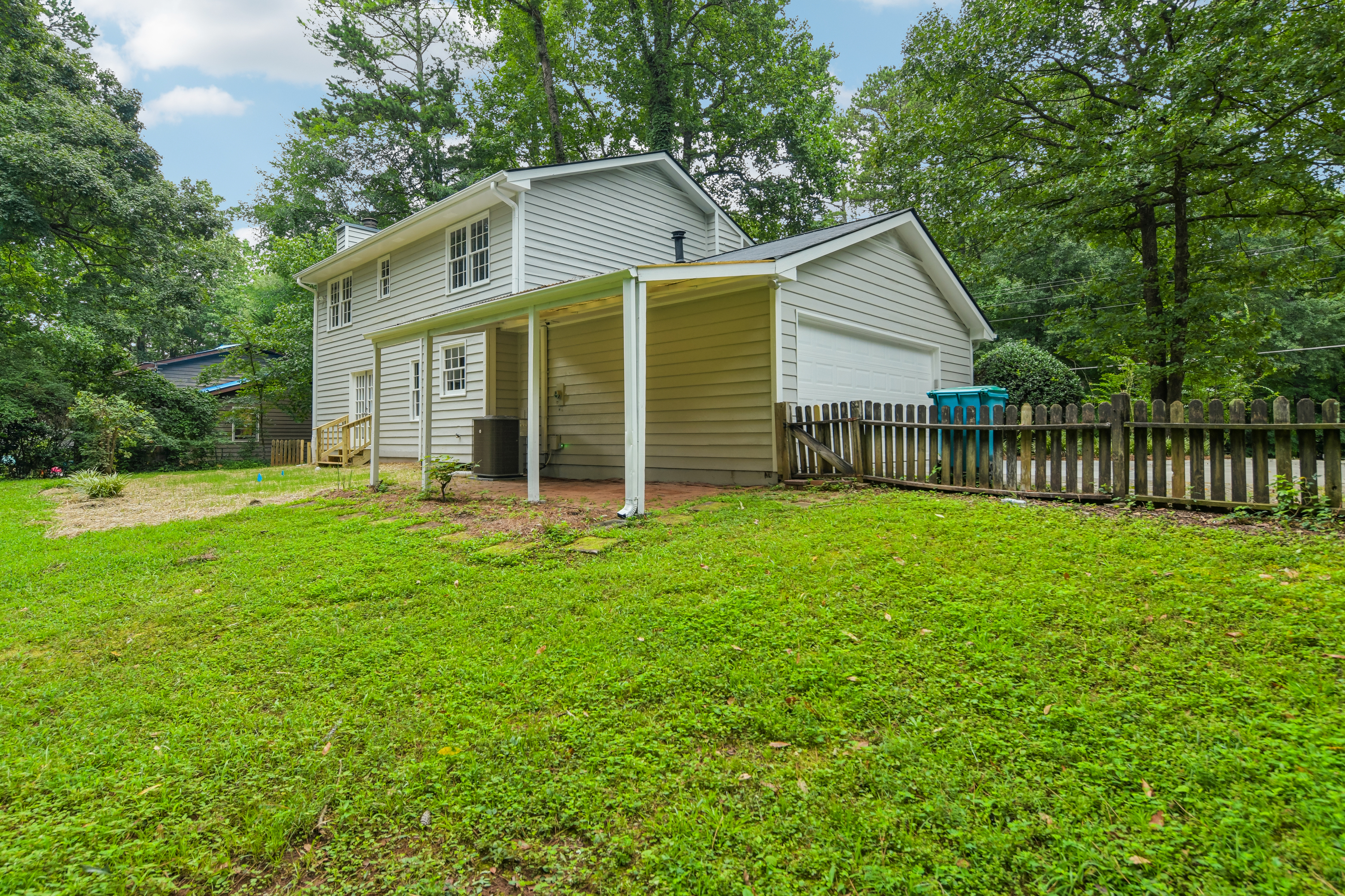 Photo 33 of 38 of 714 Continental Dr, Lawrenceville, GA