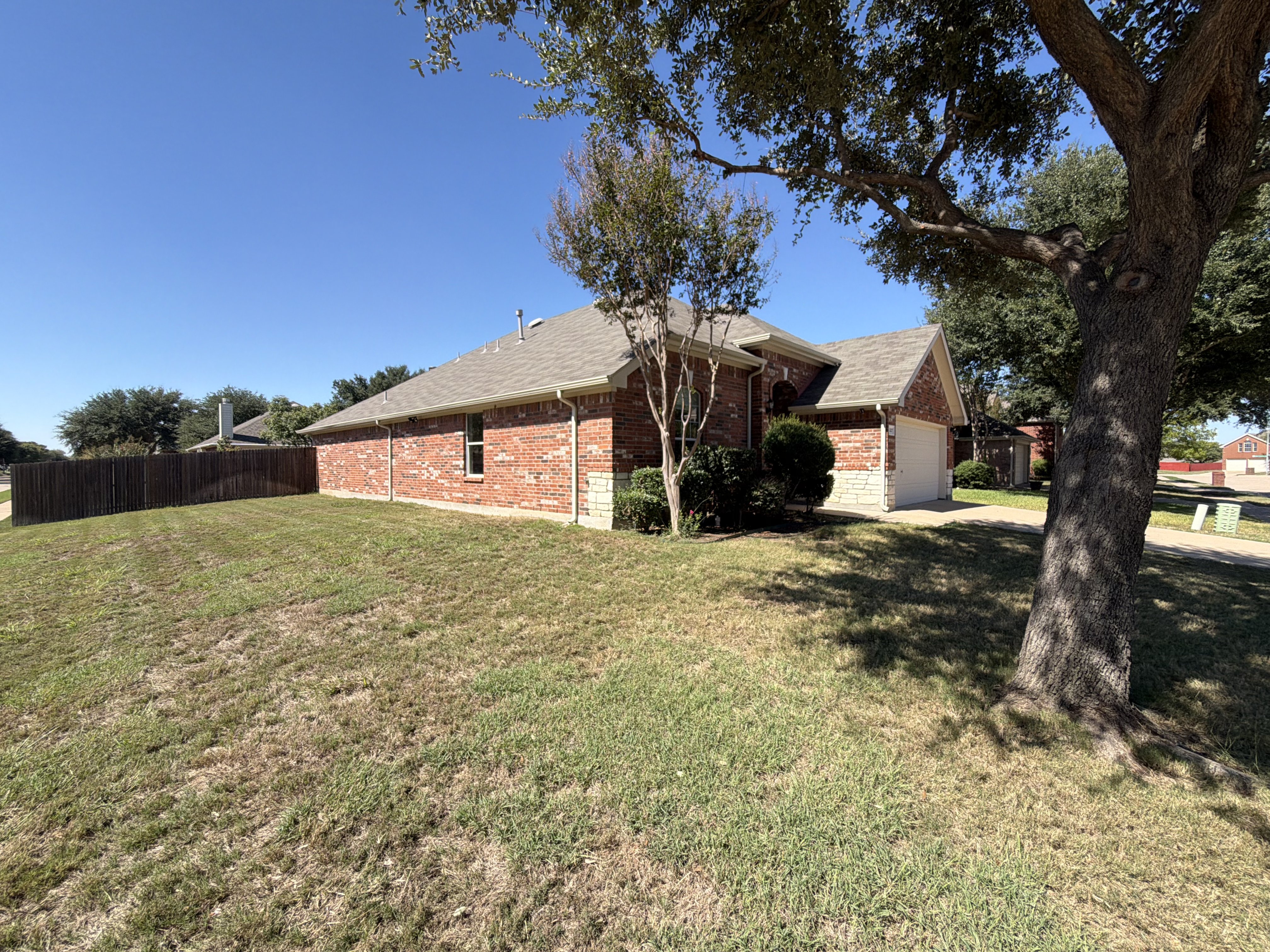 Photo 19 of 21 of 5327 Lake Gardens Dr, Grand Prairie, TX