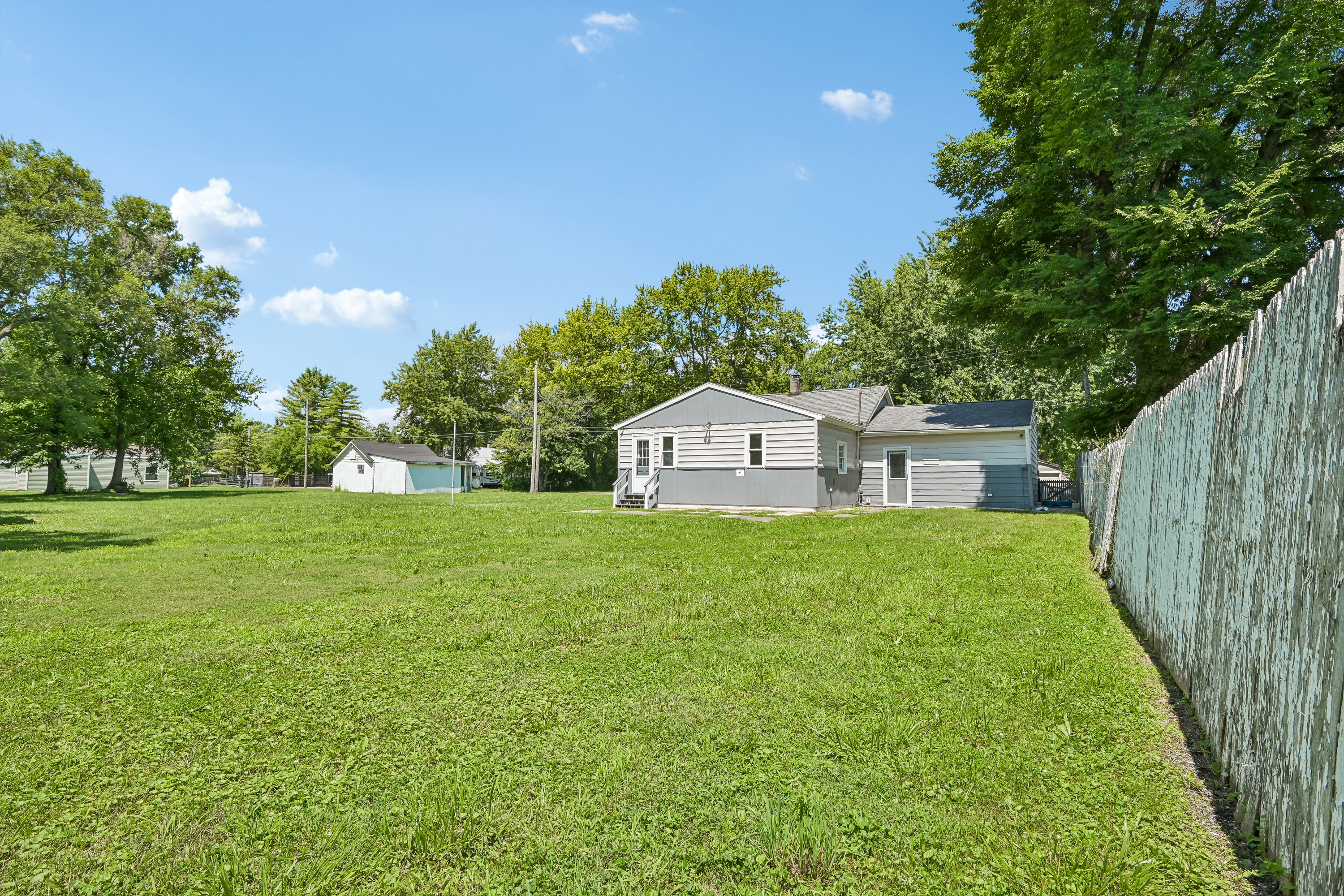Photo 22 of 23 of 1511 E 20th St, Muncie, IN