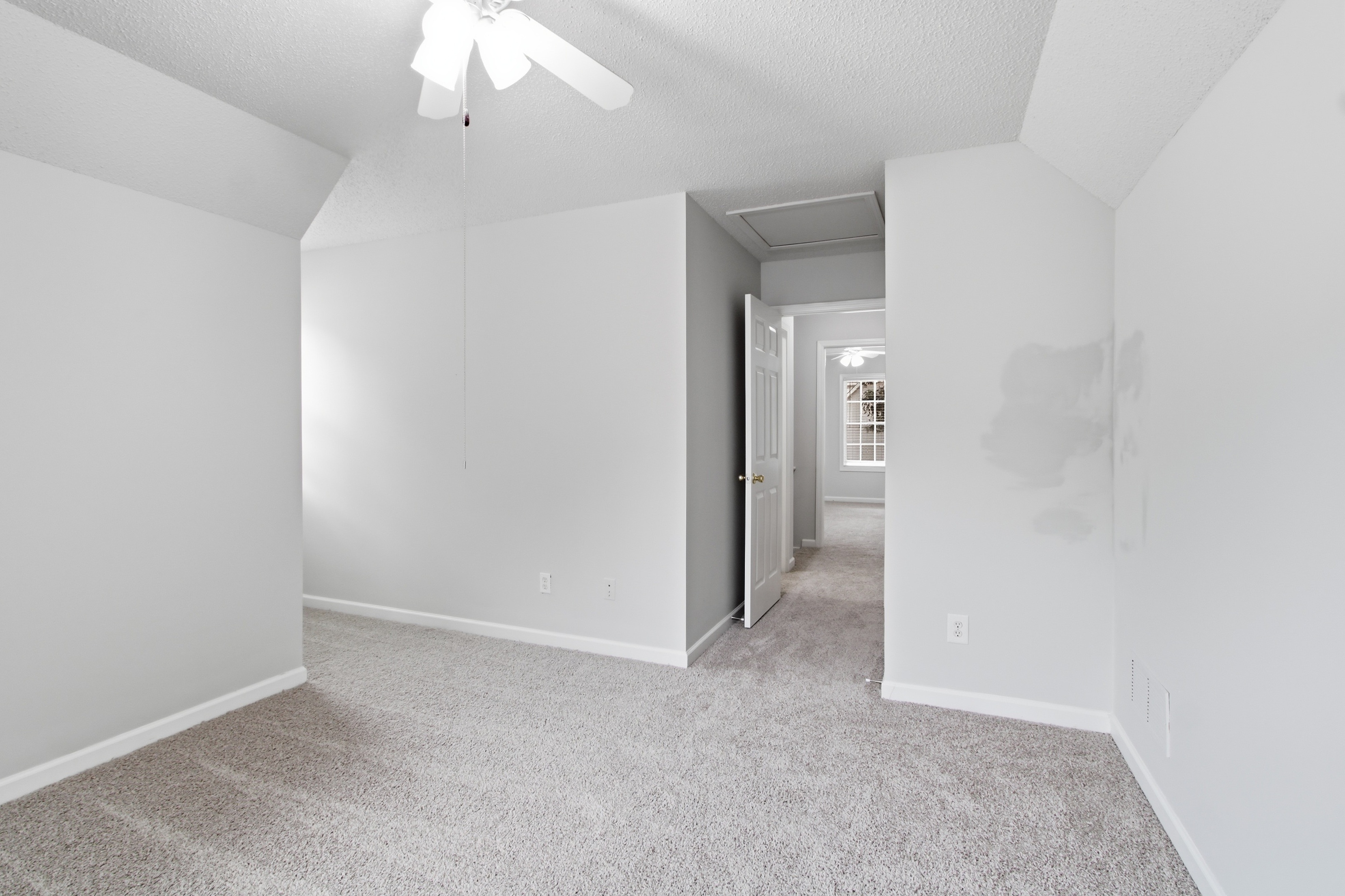 Photo 16 of 34 of 221 Glen Ridge Dr, Villa Rica, GA