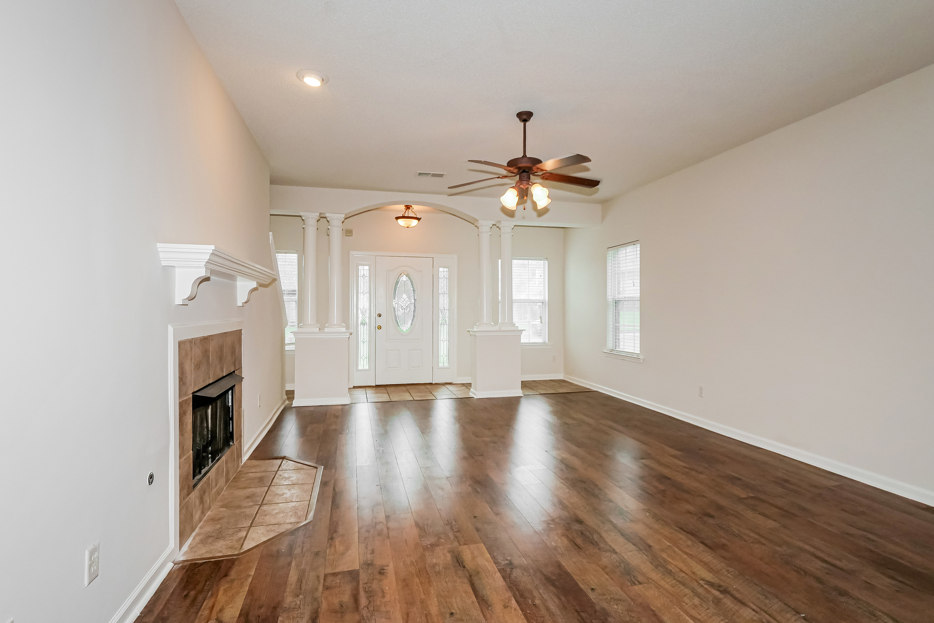 Photo 8 of 22 of 5634 Tulip Grove Dr, Memphis, TN