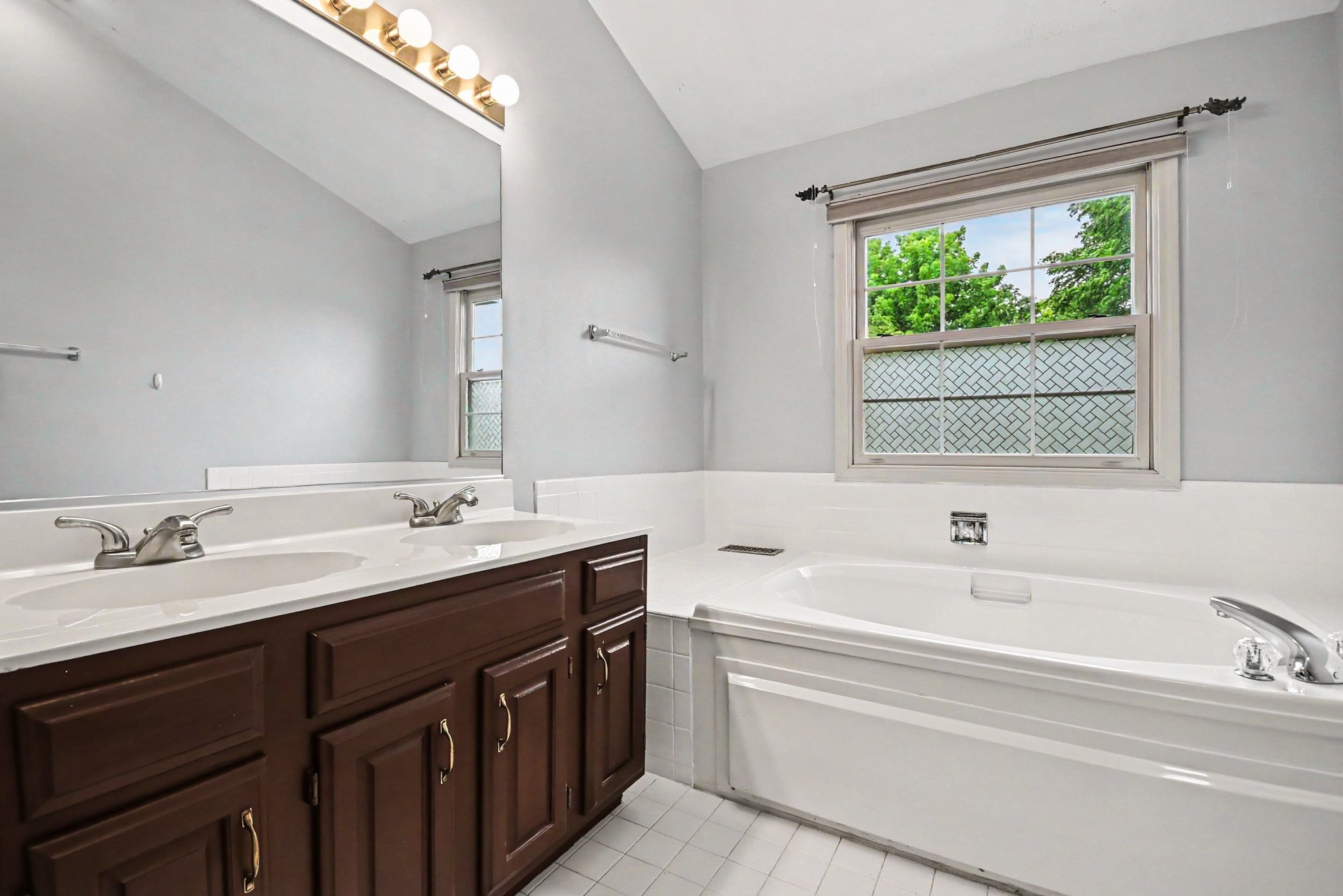 Photo 19 of 28 of 865 Warwick Ln, Lake Zurich, IL