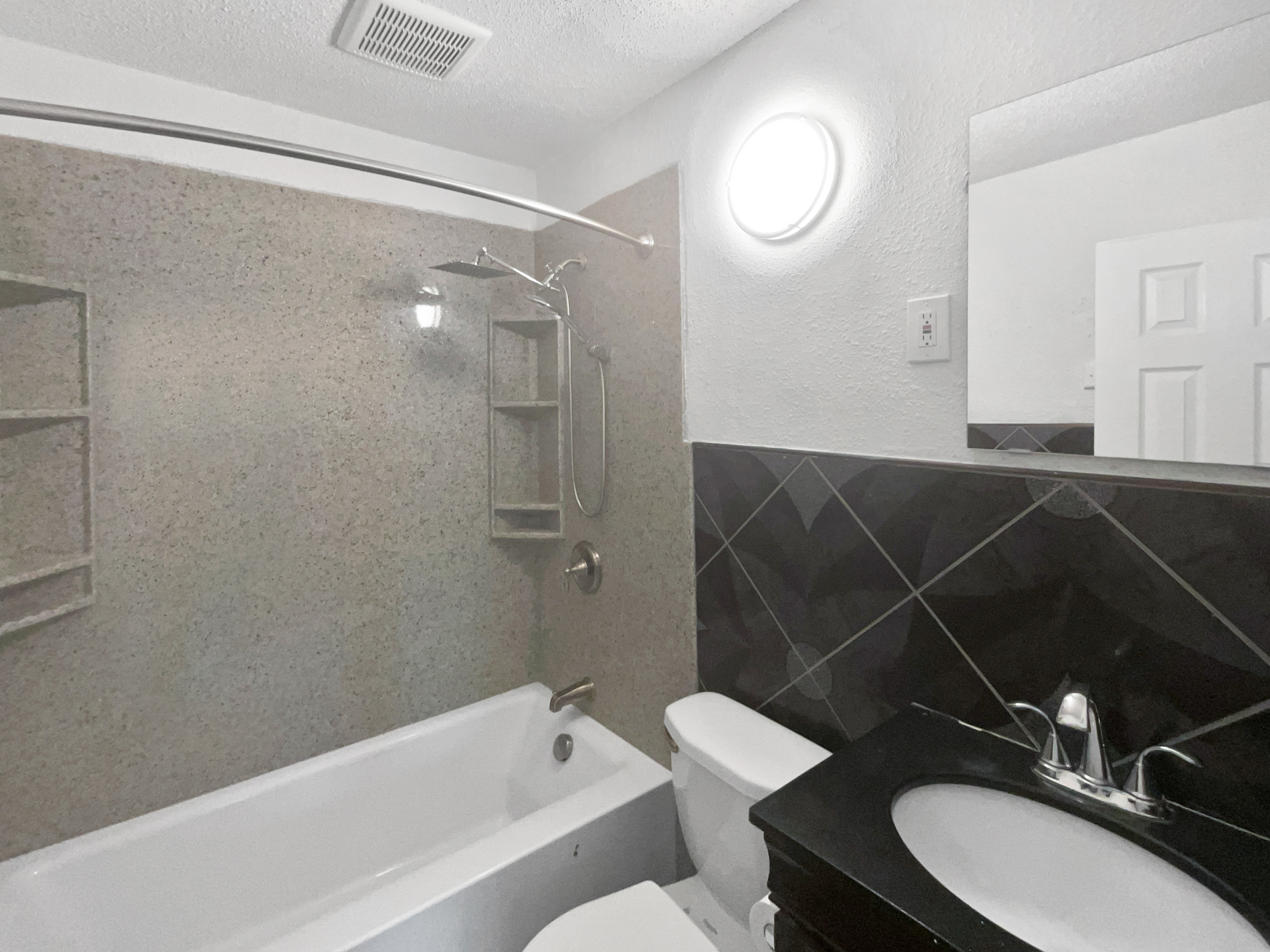 Photo 7 of 24 of 4958 N Lister Ave, Kansas City, MO