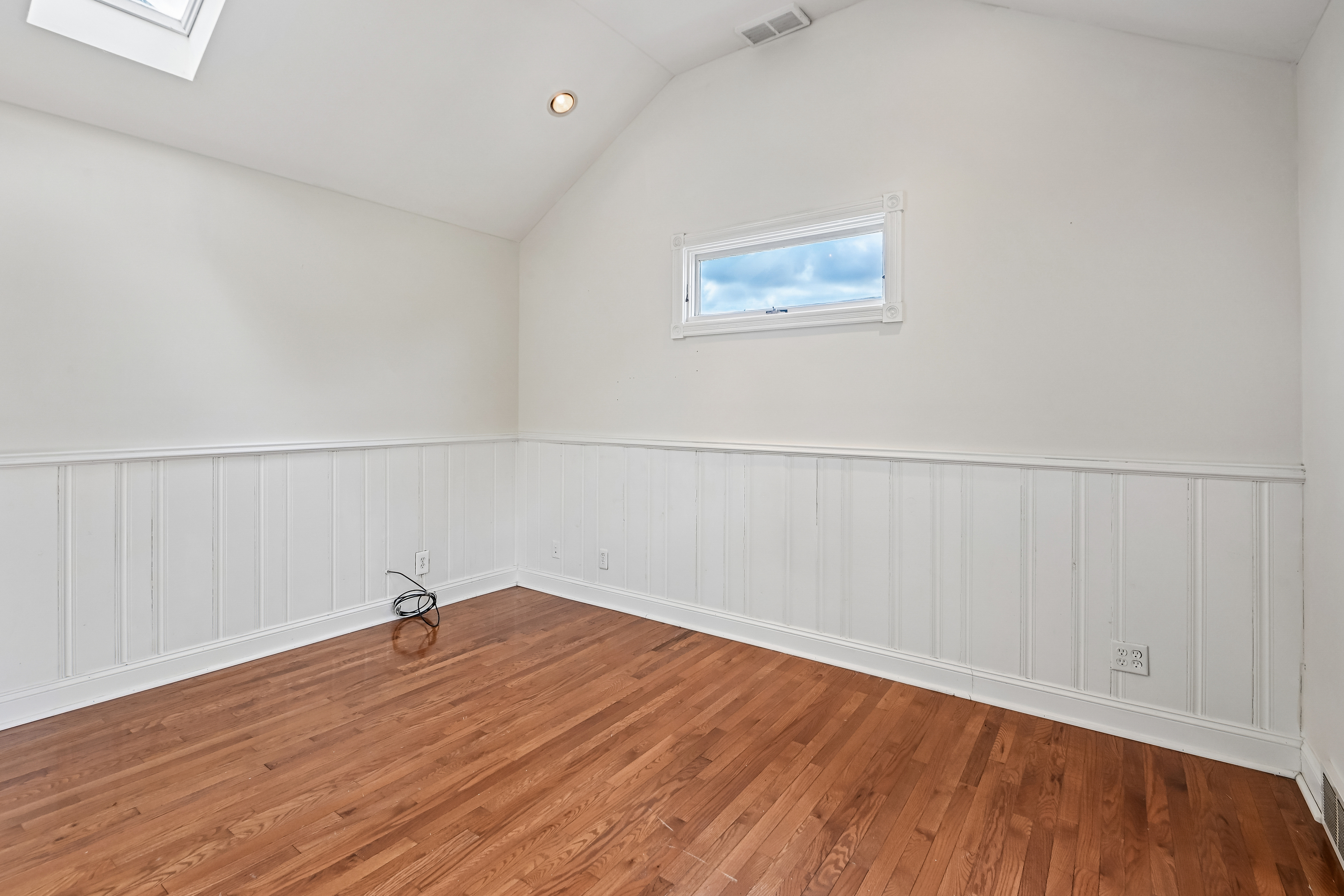 Photo 57 of 72 of 4811 Roslyn Rd, Downers Grove, IL