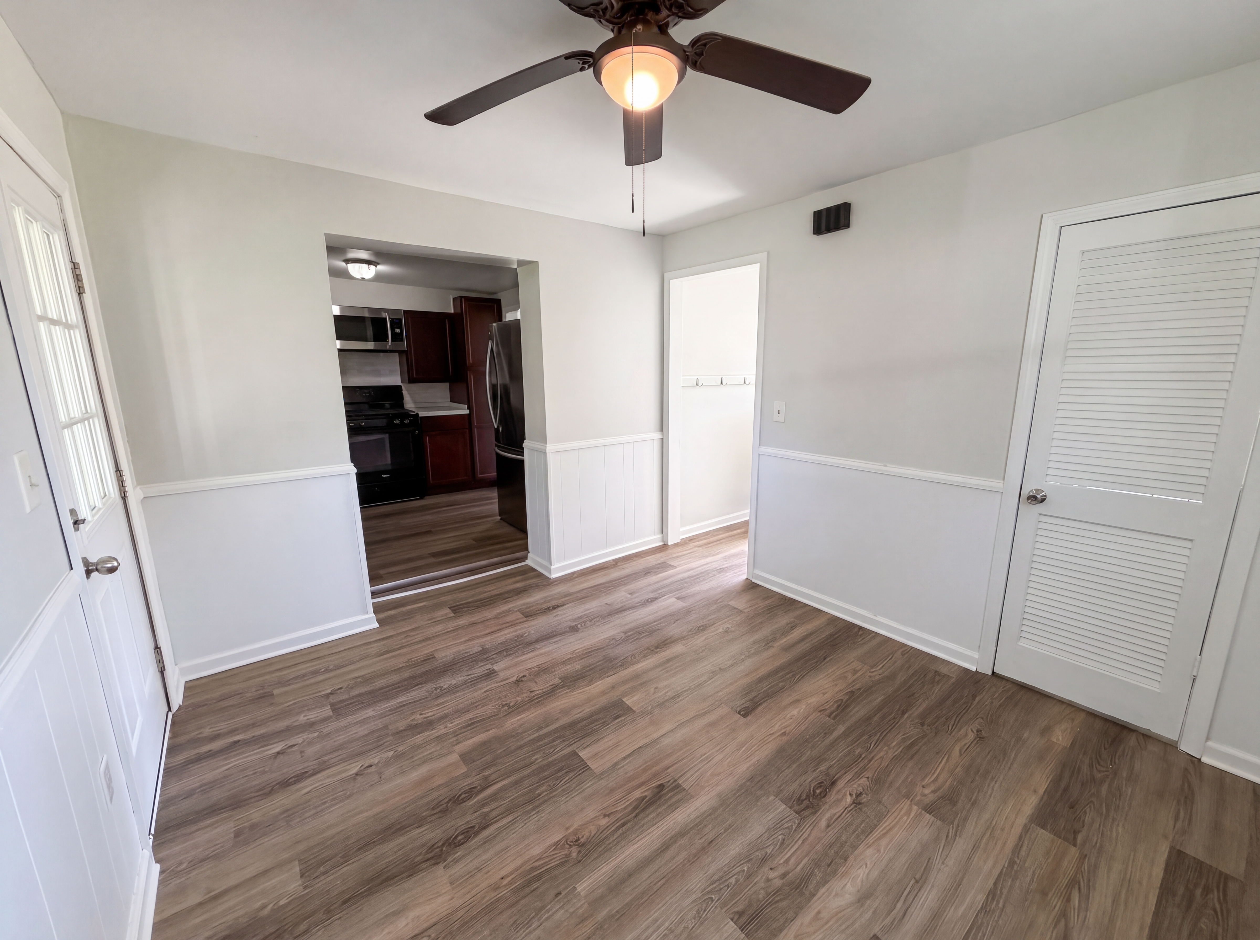 Photo 6 of 21 of 10338 Electric Blvd, Northfield, OH