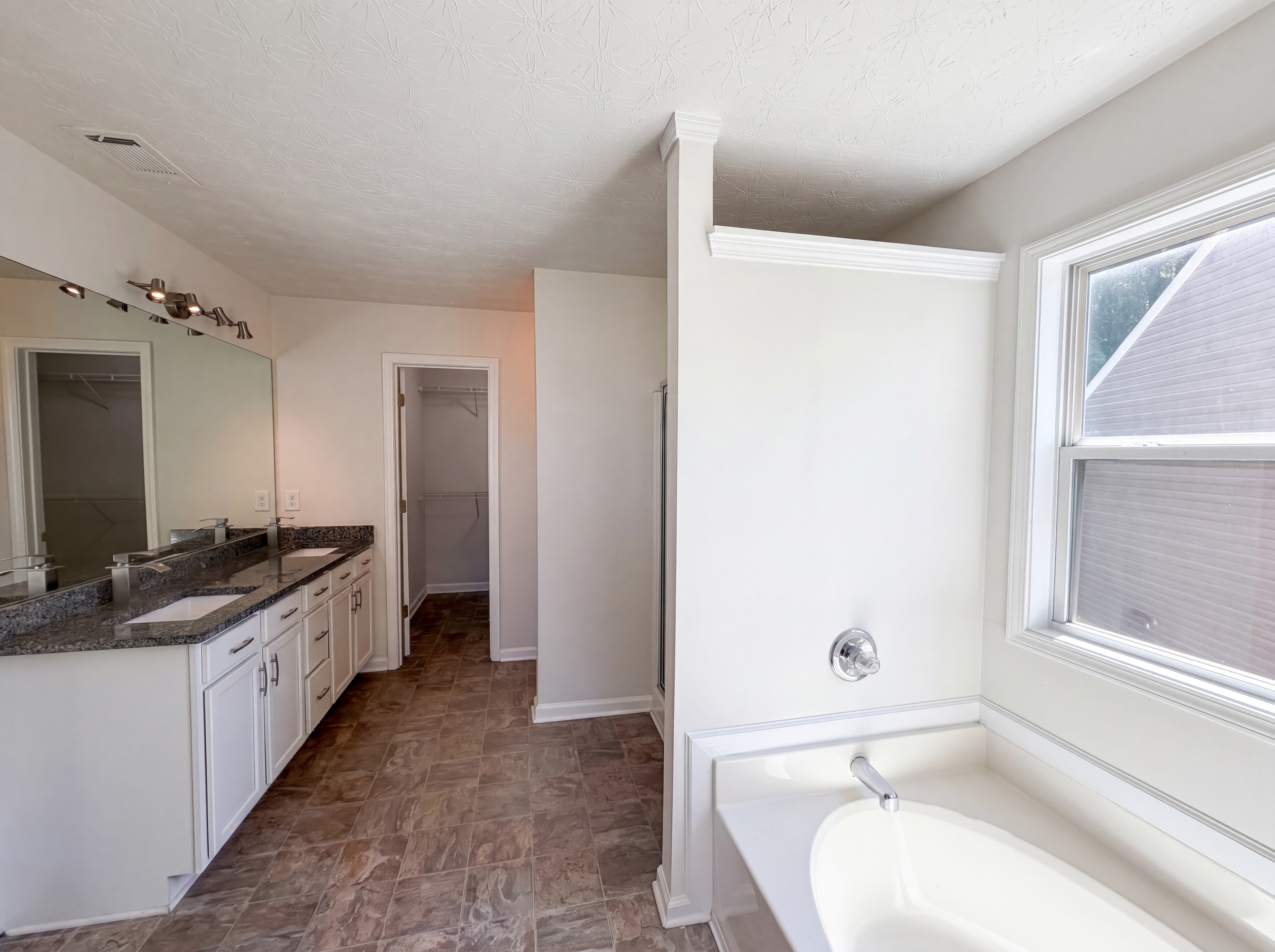 Photo 6 of 22 of 603 Marsh Lake Rd, Lawrenceville, GA