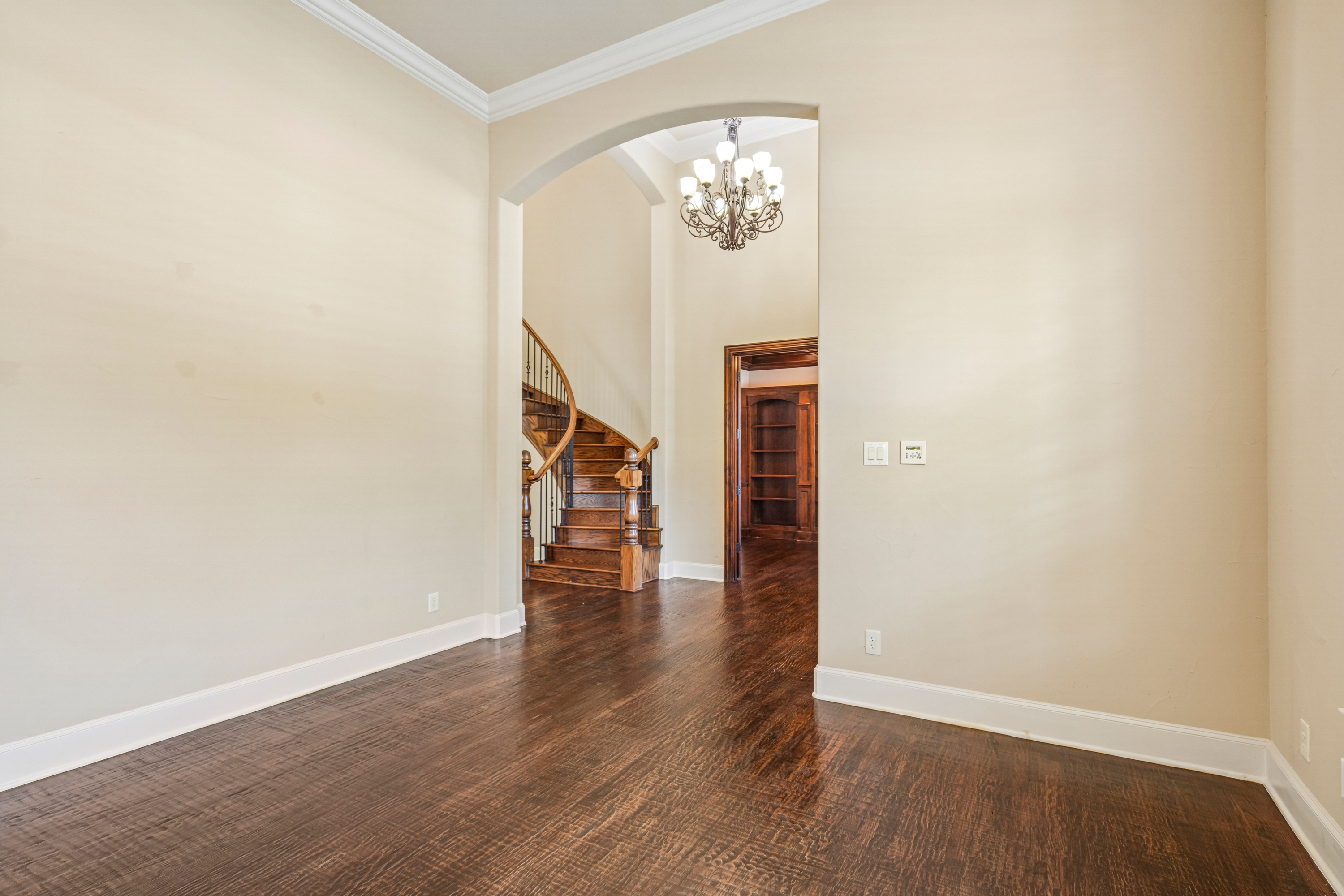 Photo 8 of 56 of 2800 Seven Shields Ln, Lewisville, TX