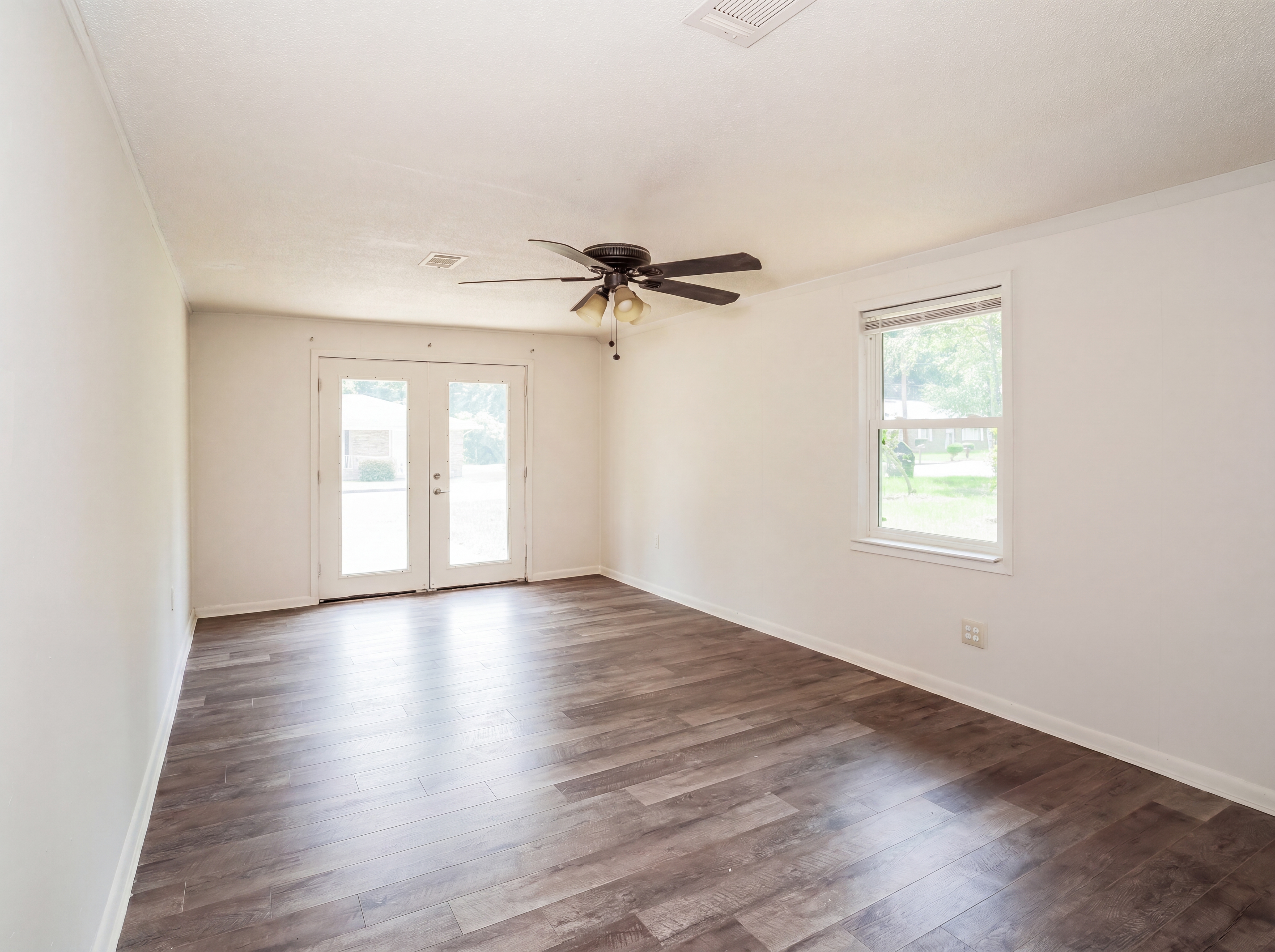 Photo 10 of 41 of 733 Sutton St, Jesup, GA