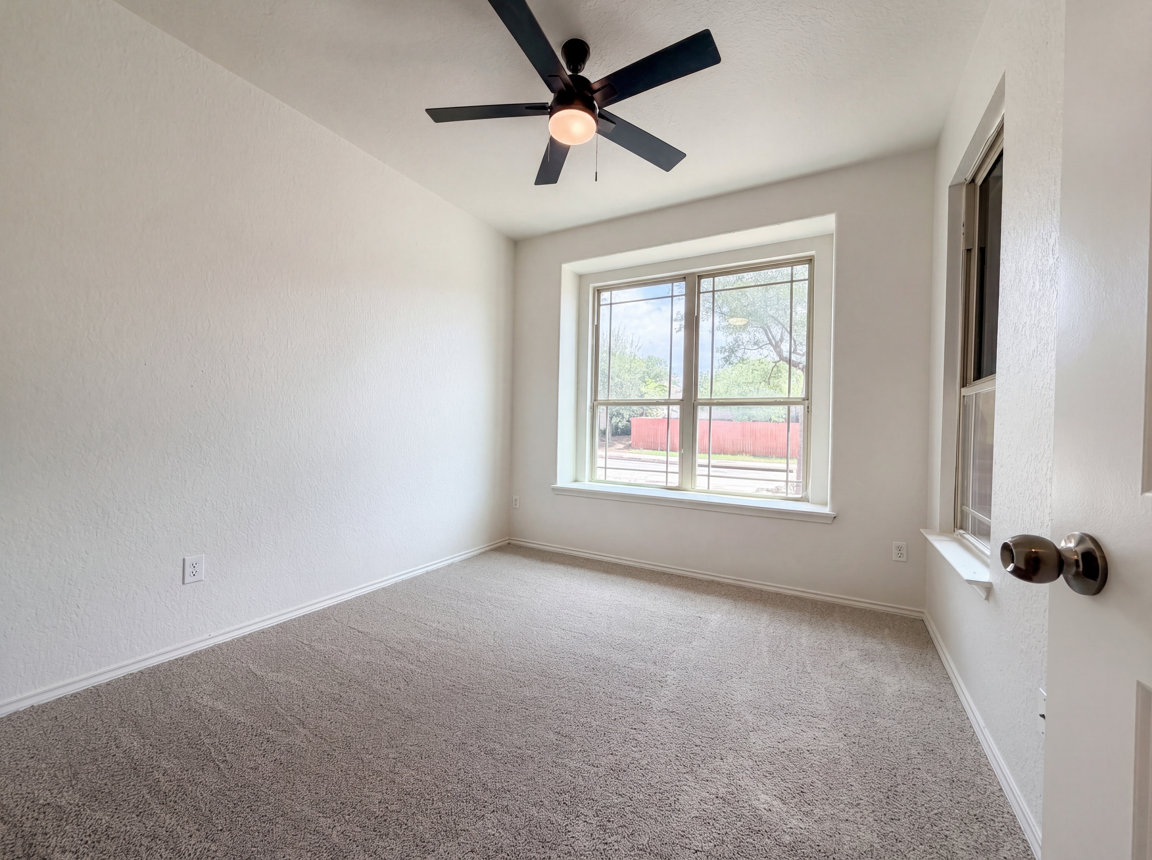 Photo 11 of 23 of 5815 Akin Elm, San Antonio, TX