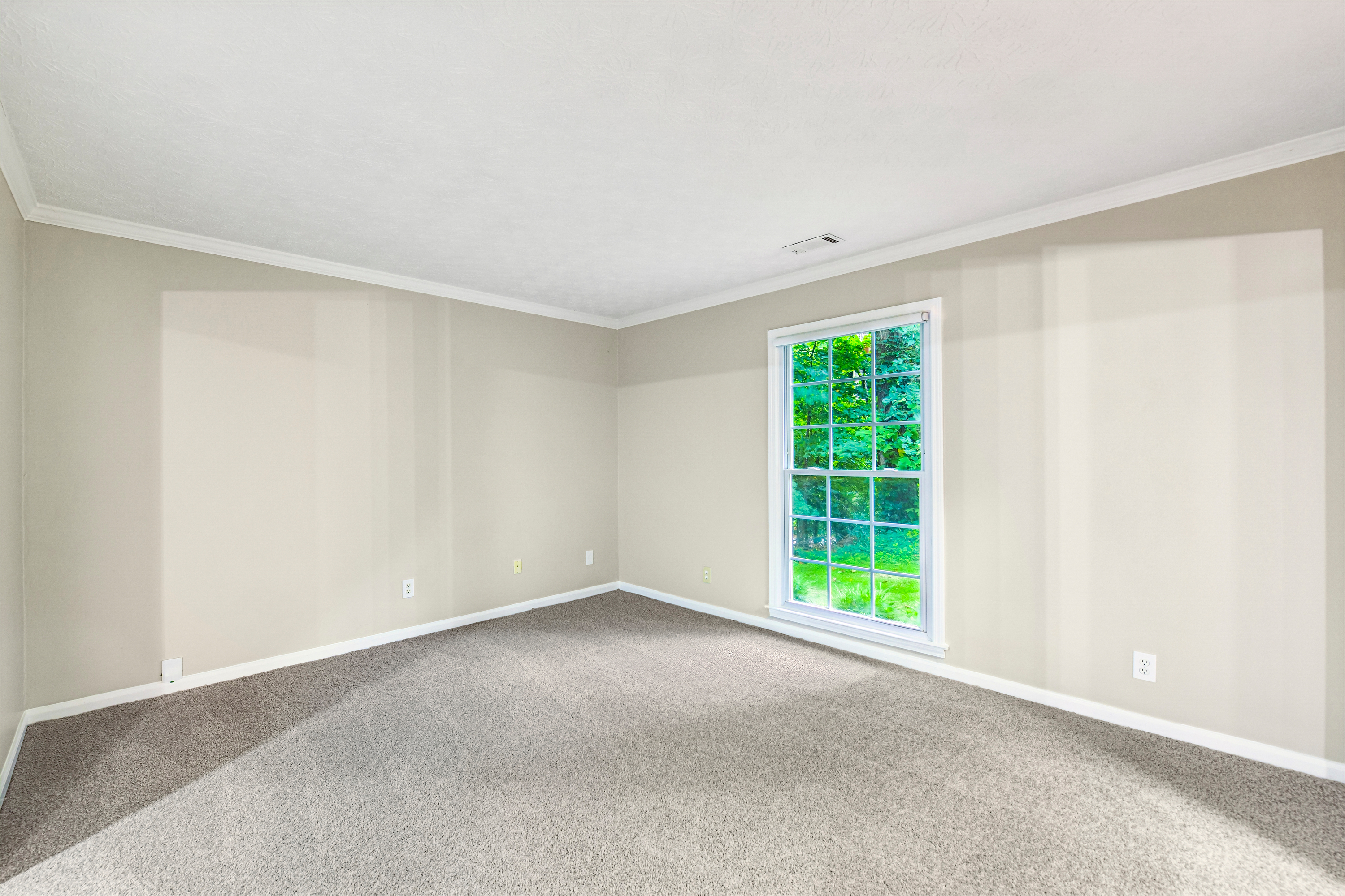 Photo 3 of 38 of 714 Continental Dr, Lawrenceville, GA