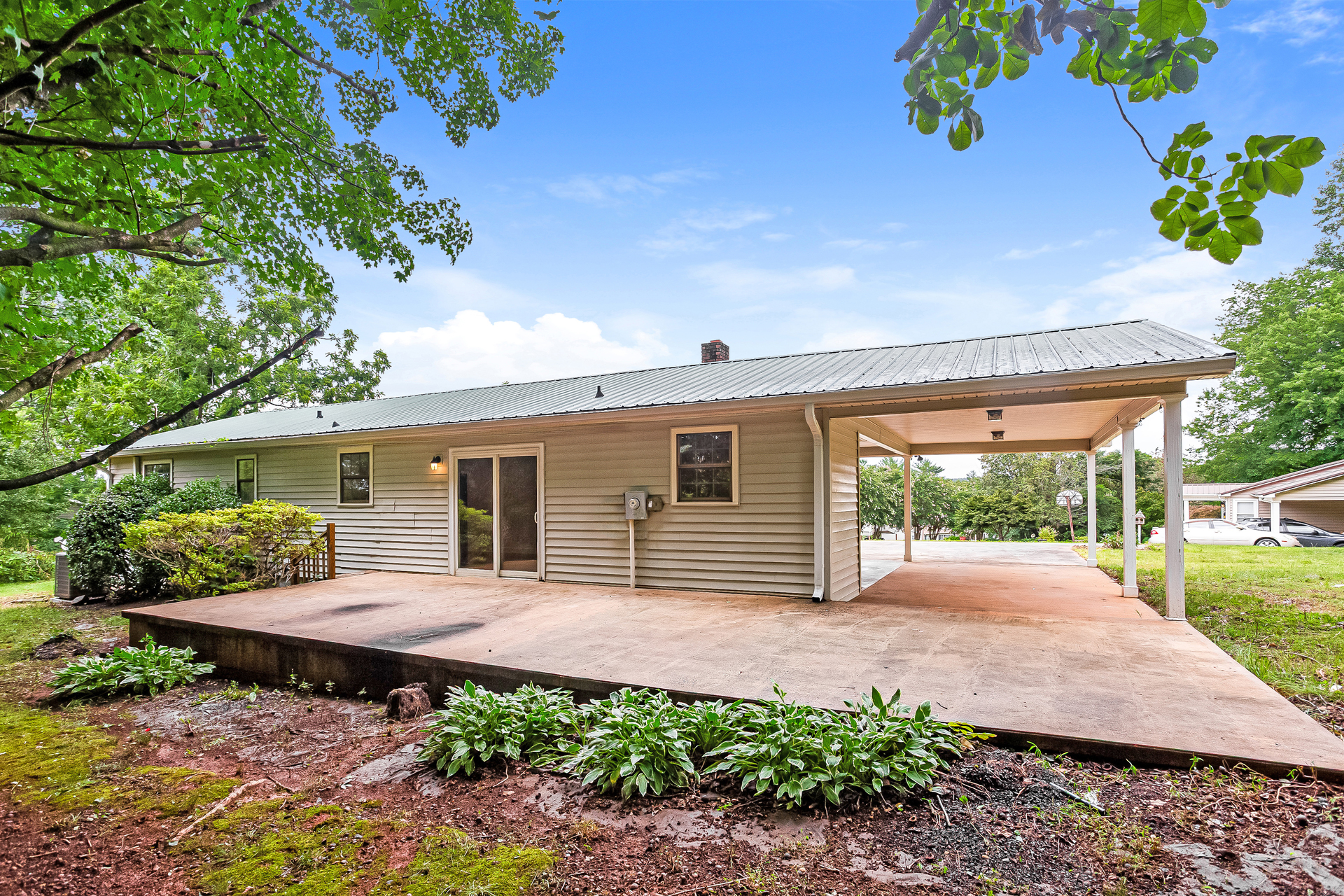 Photo 5 of 21 of 4610 Pruett Dr, Morganton, NC