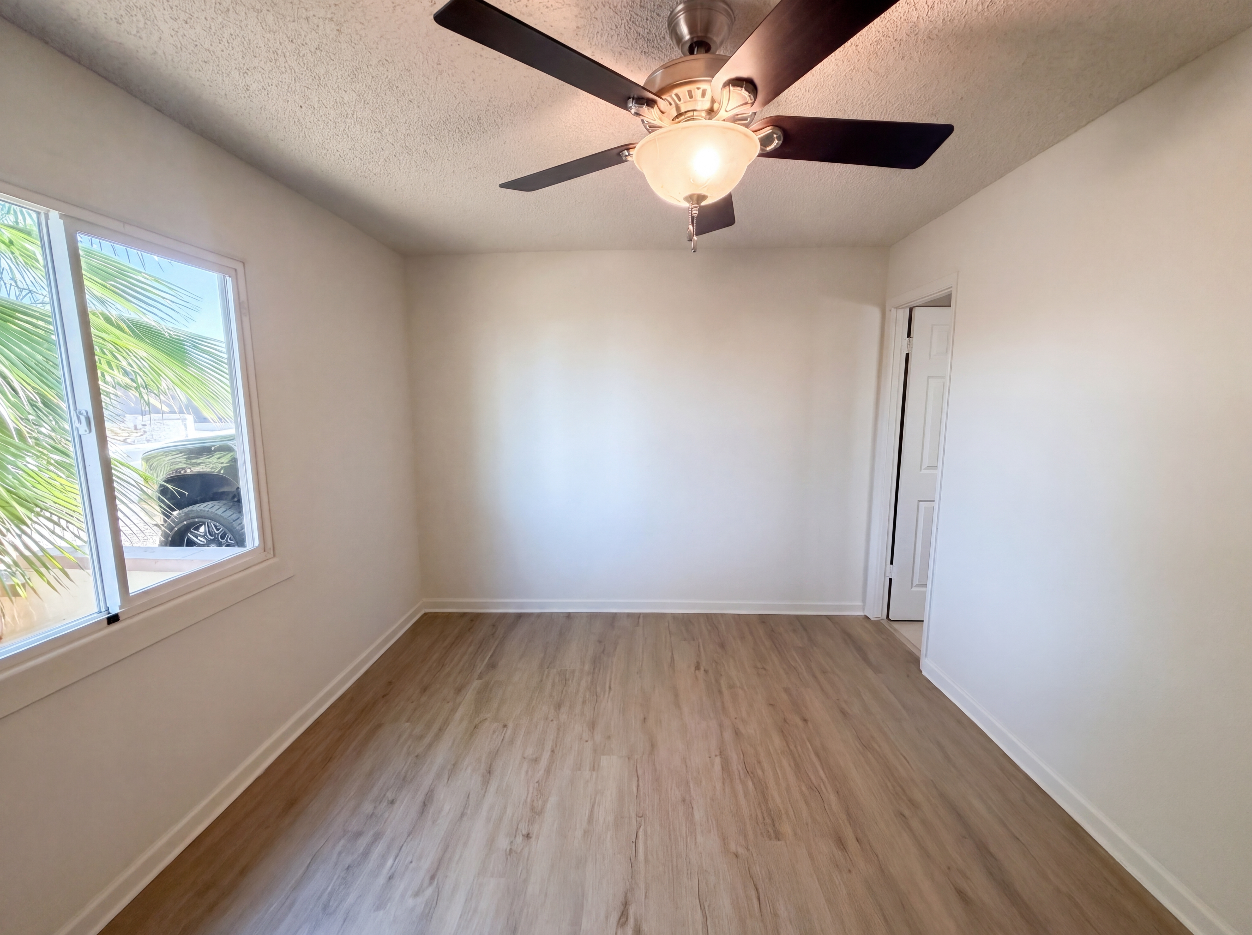Photo 4 of 22 of 3265 W Mauna Loa Ln, Phoenix, AZ