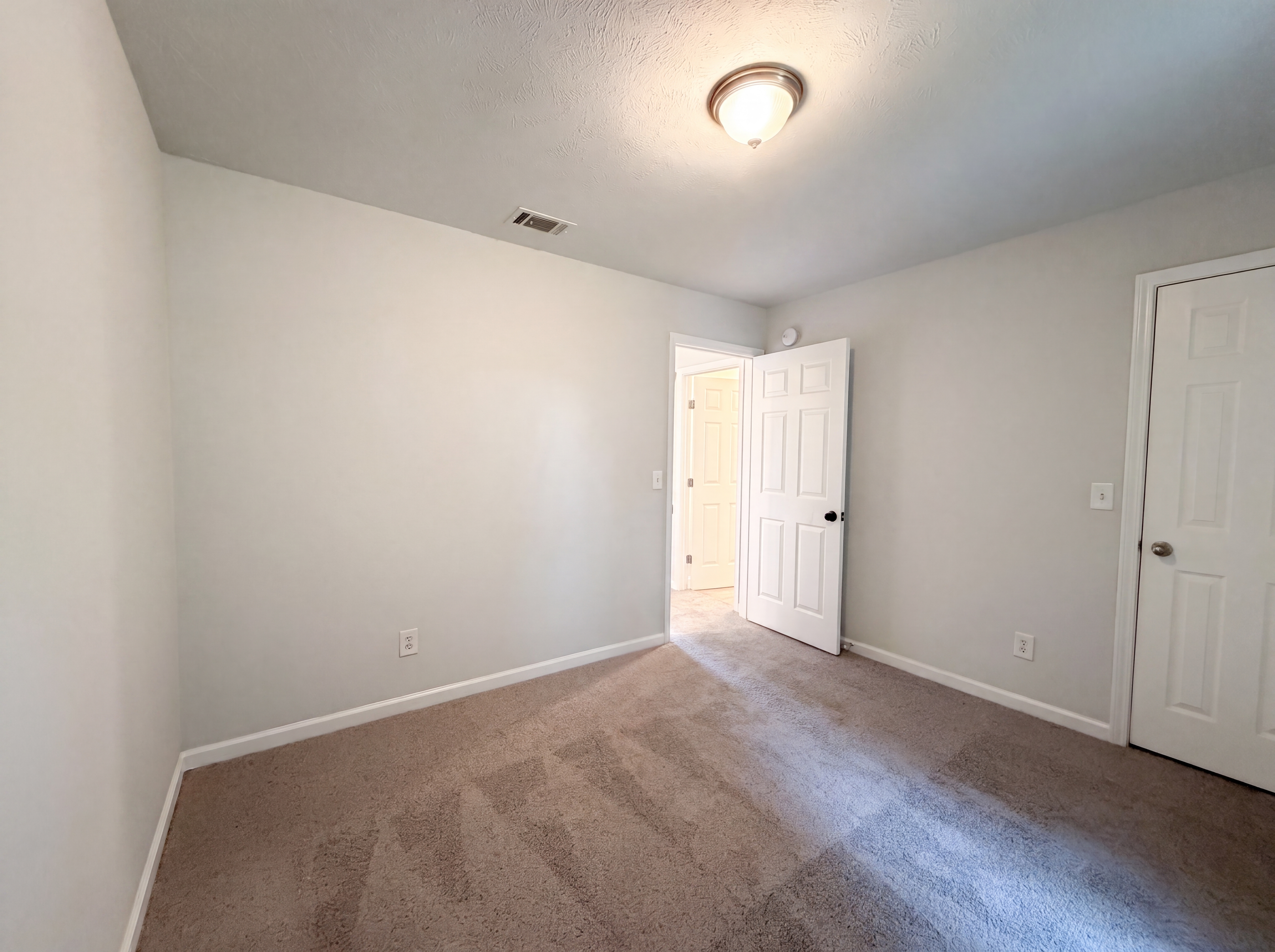 Photo 13 of 21 of 1125 Sima Shabat Ct, La Vergne, TN