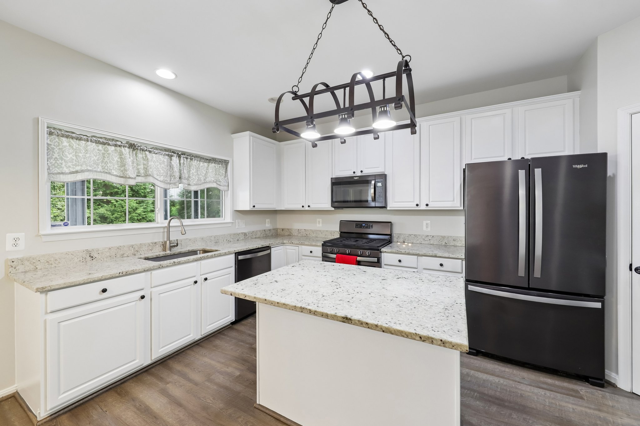 Photo 2 of 48 of 6046 Persinger House Ct, Manassas, VA