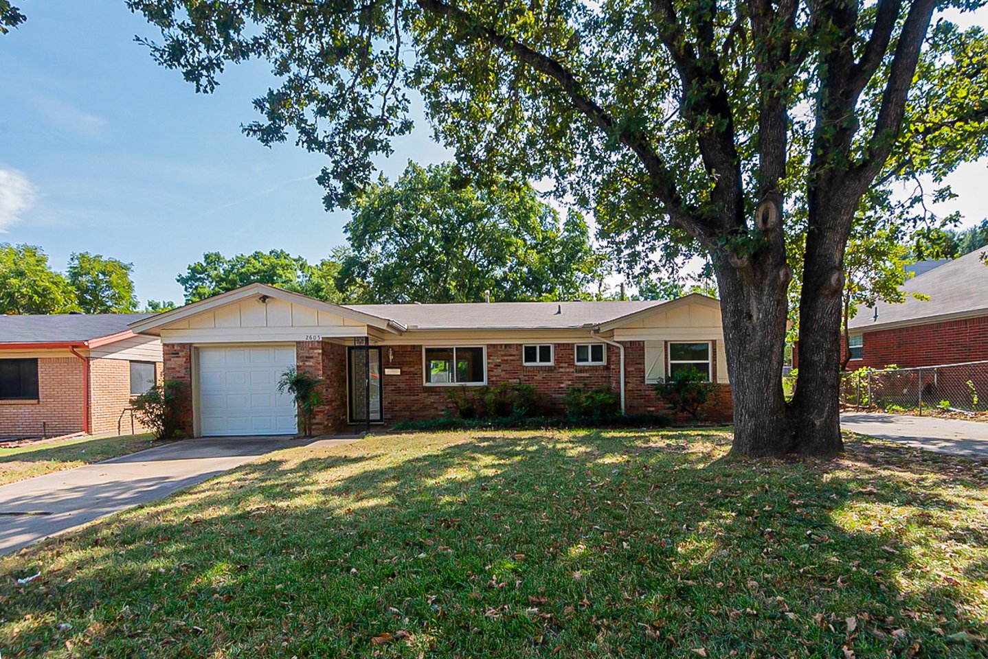 Photo 1 of 19 - 2605 Carten St, Fort Worth, TX 76112